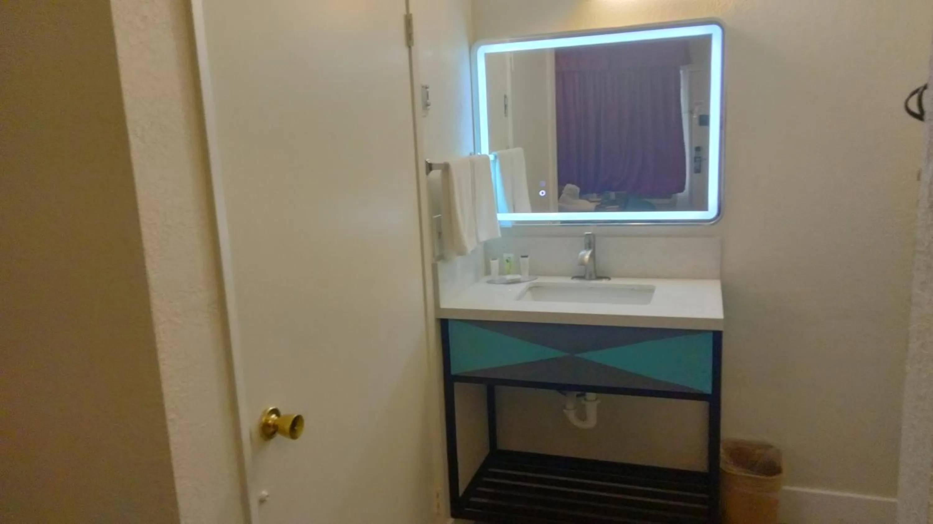 Super 8 by Wyndham Barstow