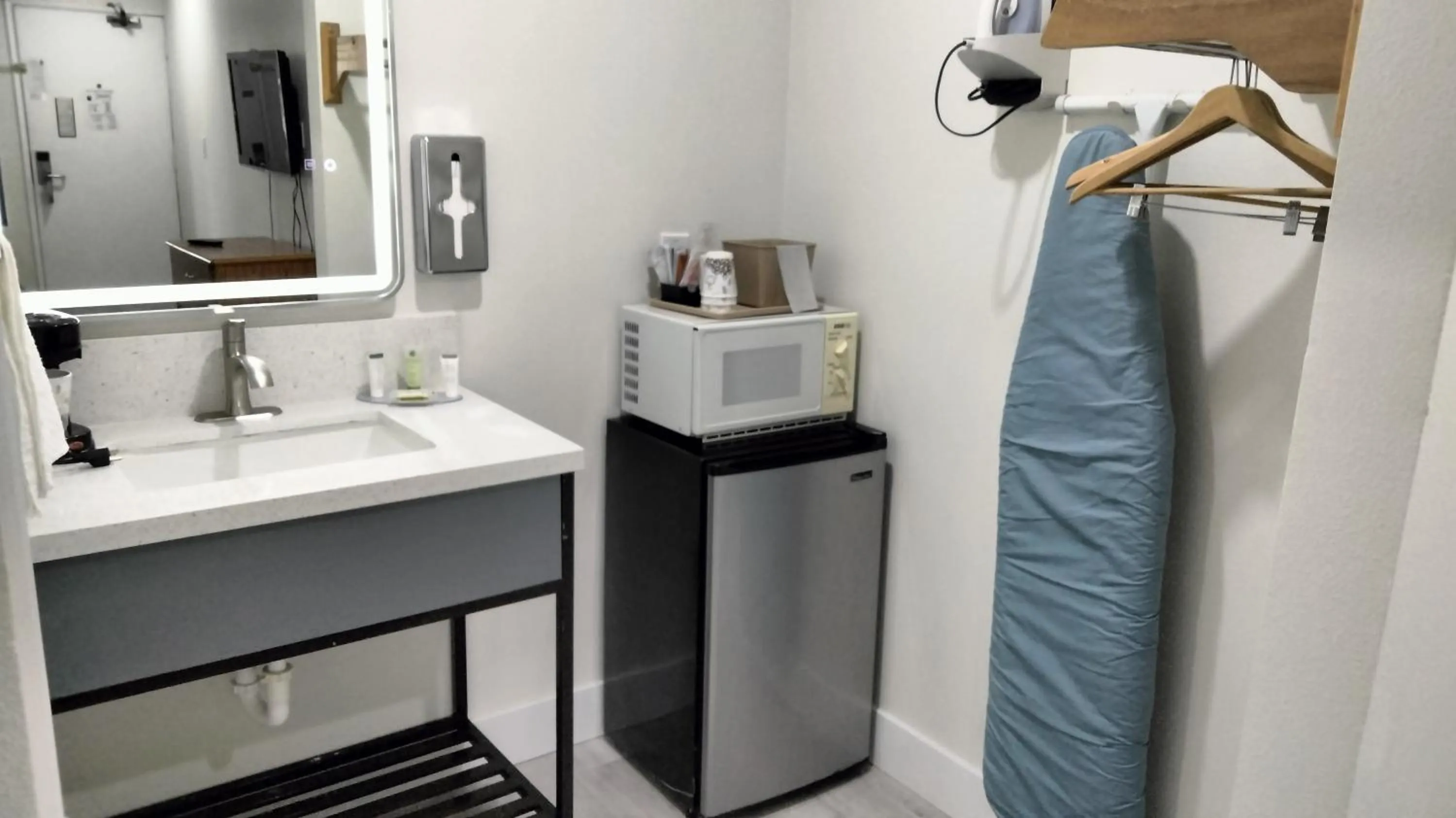 Super 8 by Wyndham Barstow