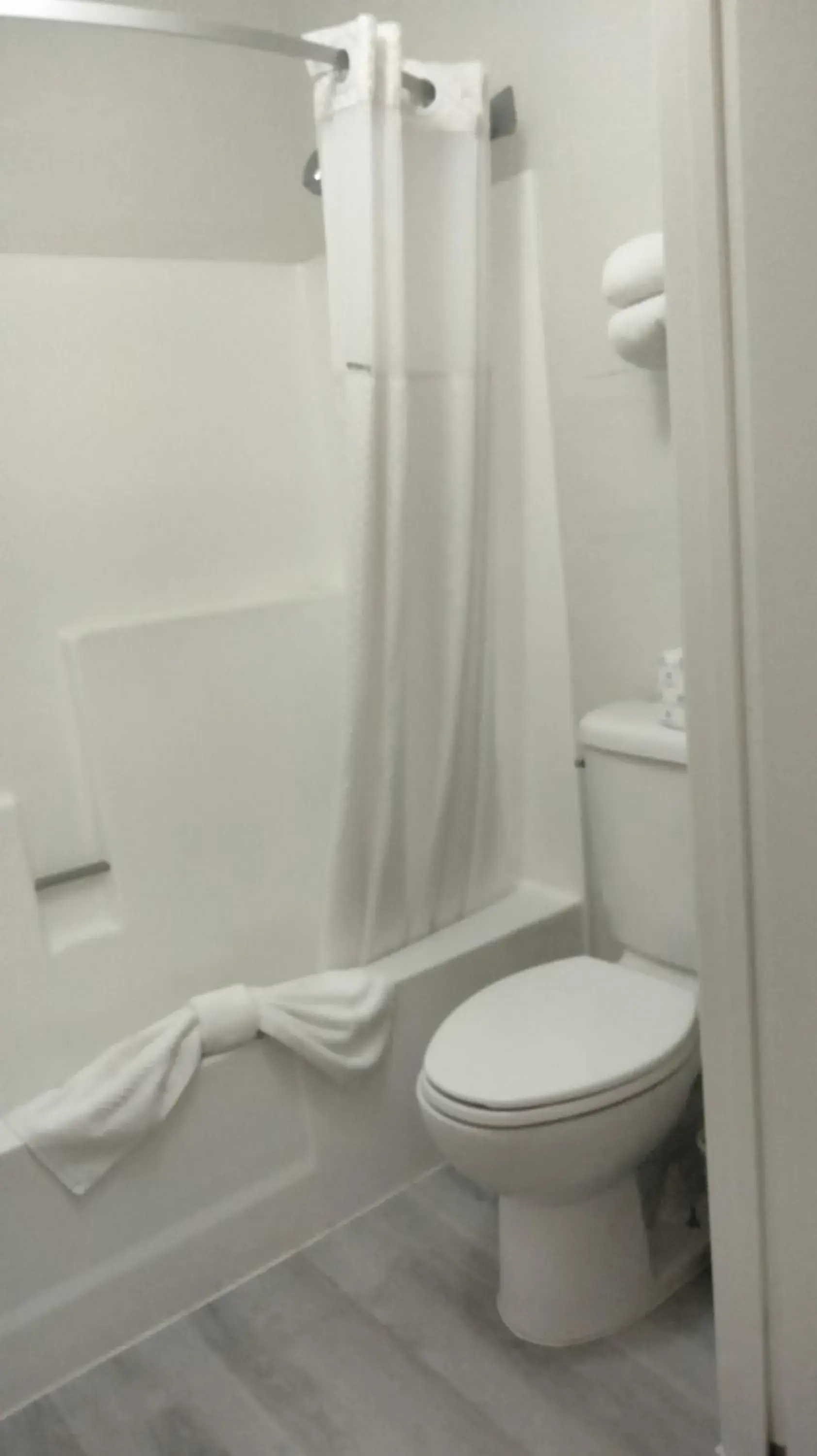 Deluxe Queen Room - Non-Smoking in Super 8 by Wyndham Barstow Deluxe Queen Room - Non-Smoking in Super 8 by Wyndham Barstow