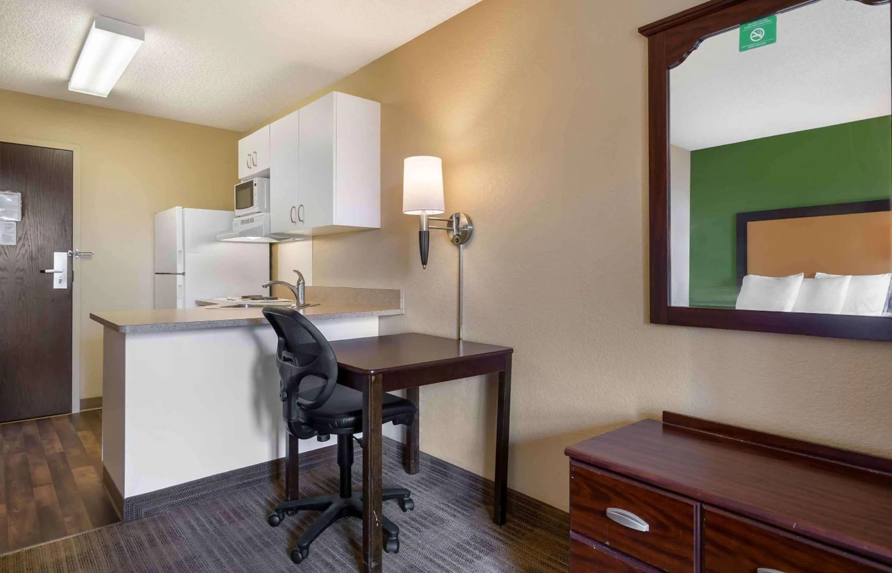 Bedroom in Extended Stay America Suites - Tacoma - South