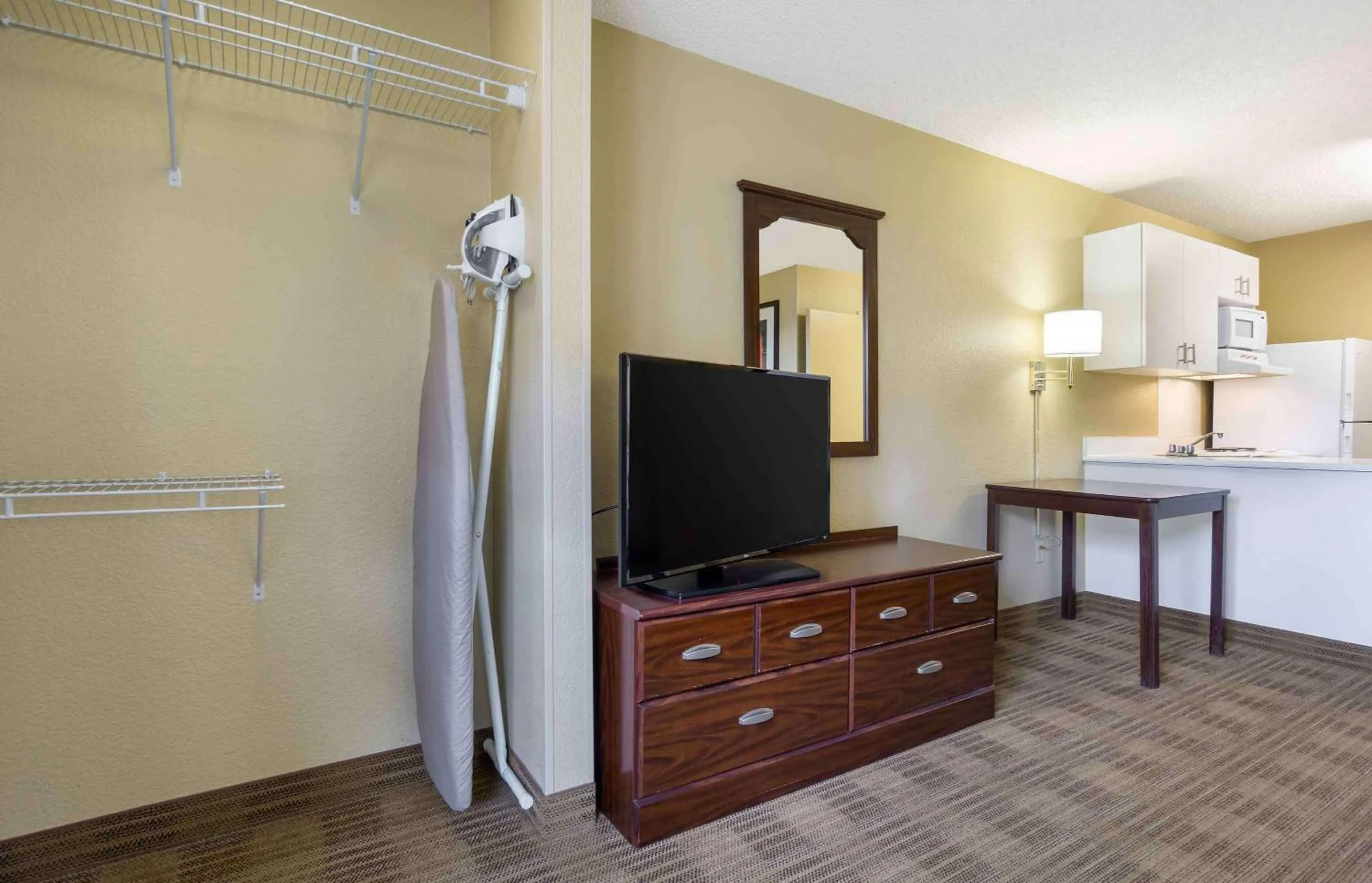 Bedroom in Extended Stay America Suites - Tacoma - South