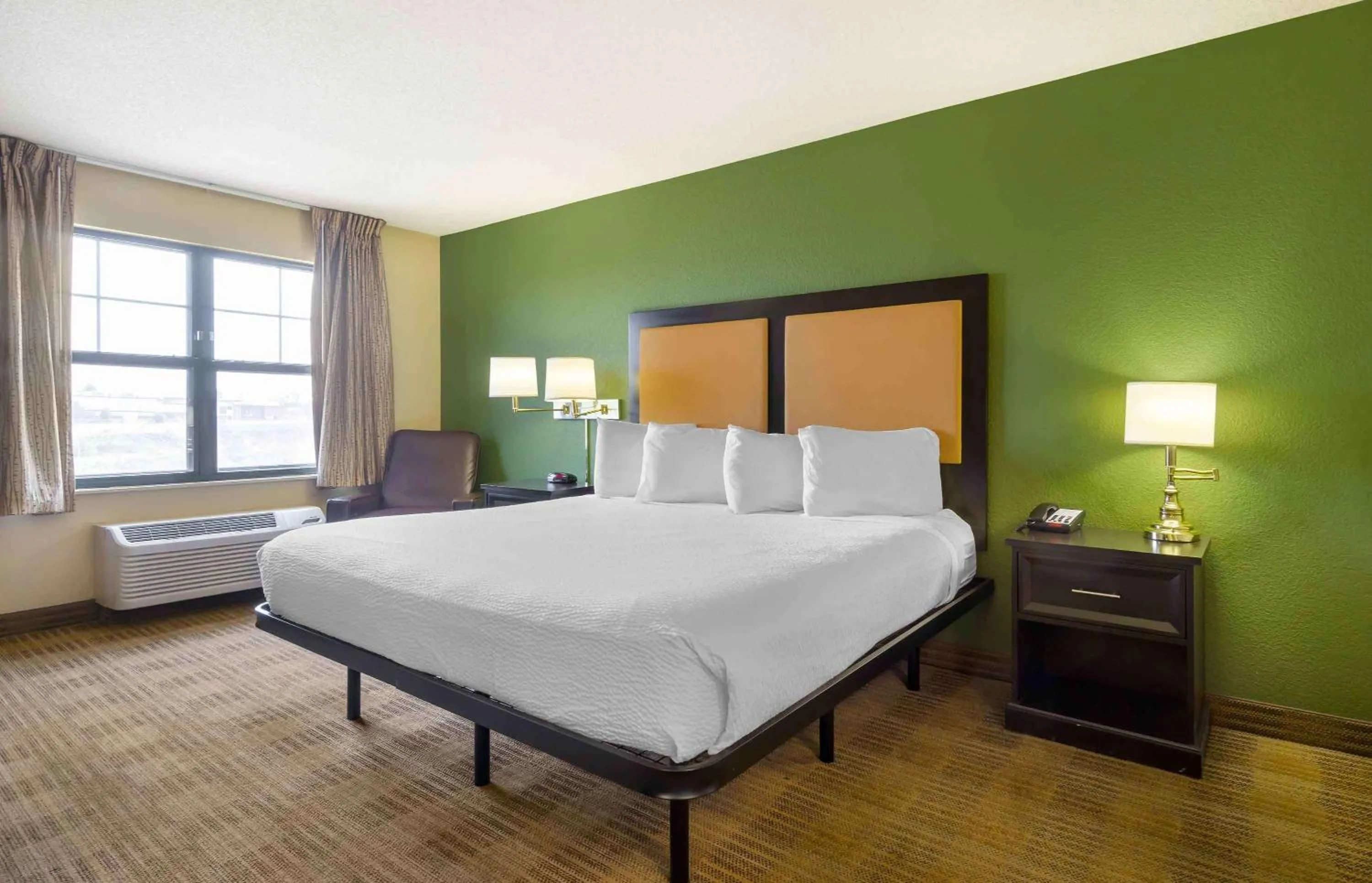 Bedroom, Bed in Extended Stay America Suites - Tacoma - South