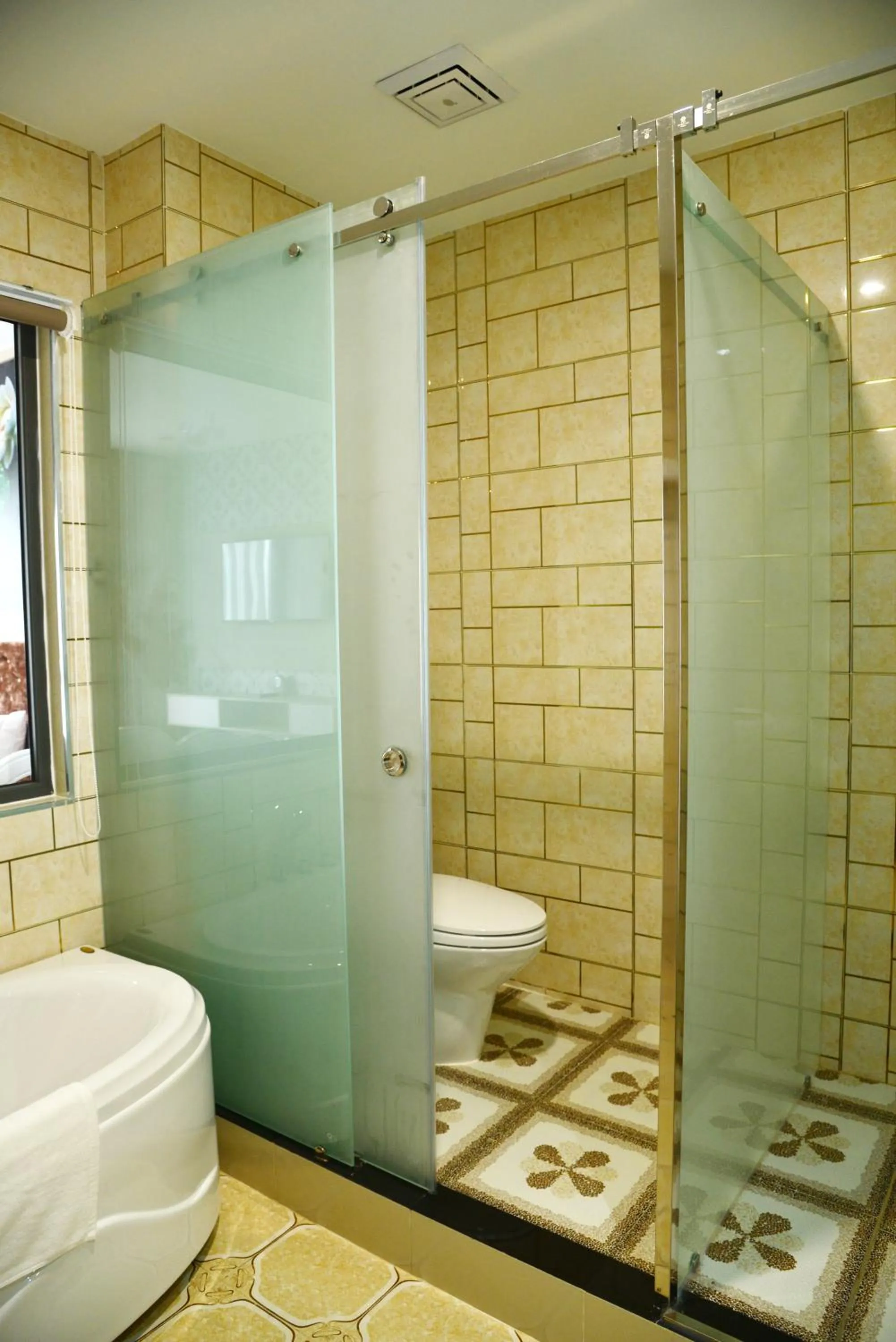 Shower in Con Khuong Resort Can Tho