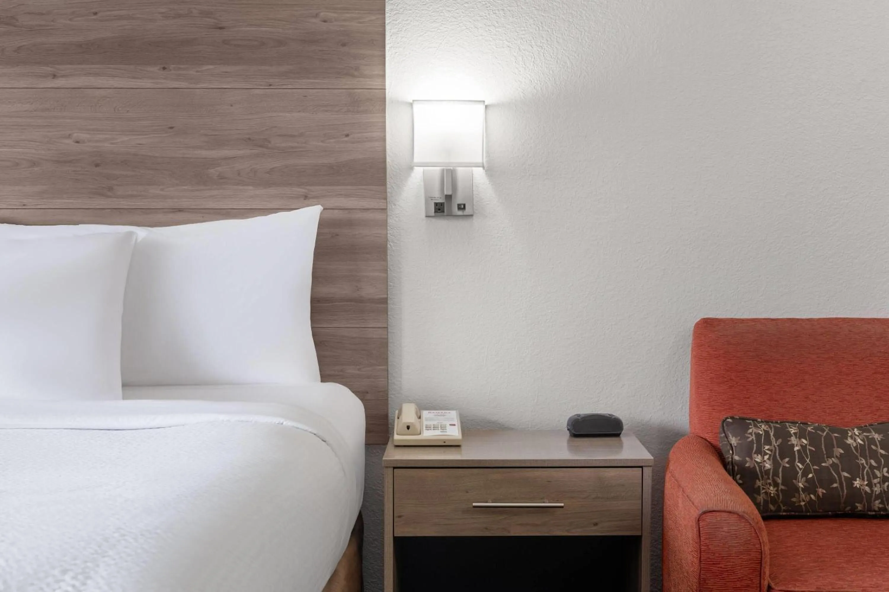 Photo of the whole room, Bed in Ramada by Wyndham Cedar Rapids South