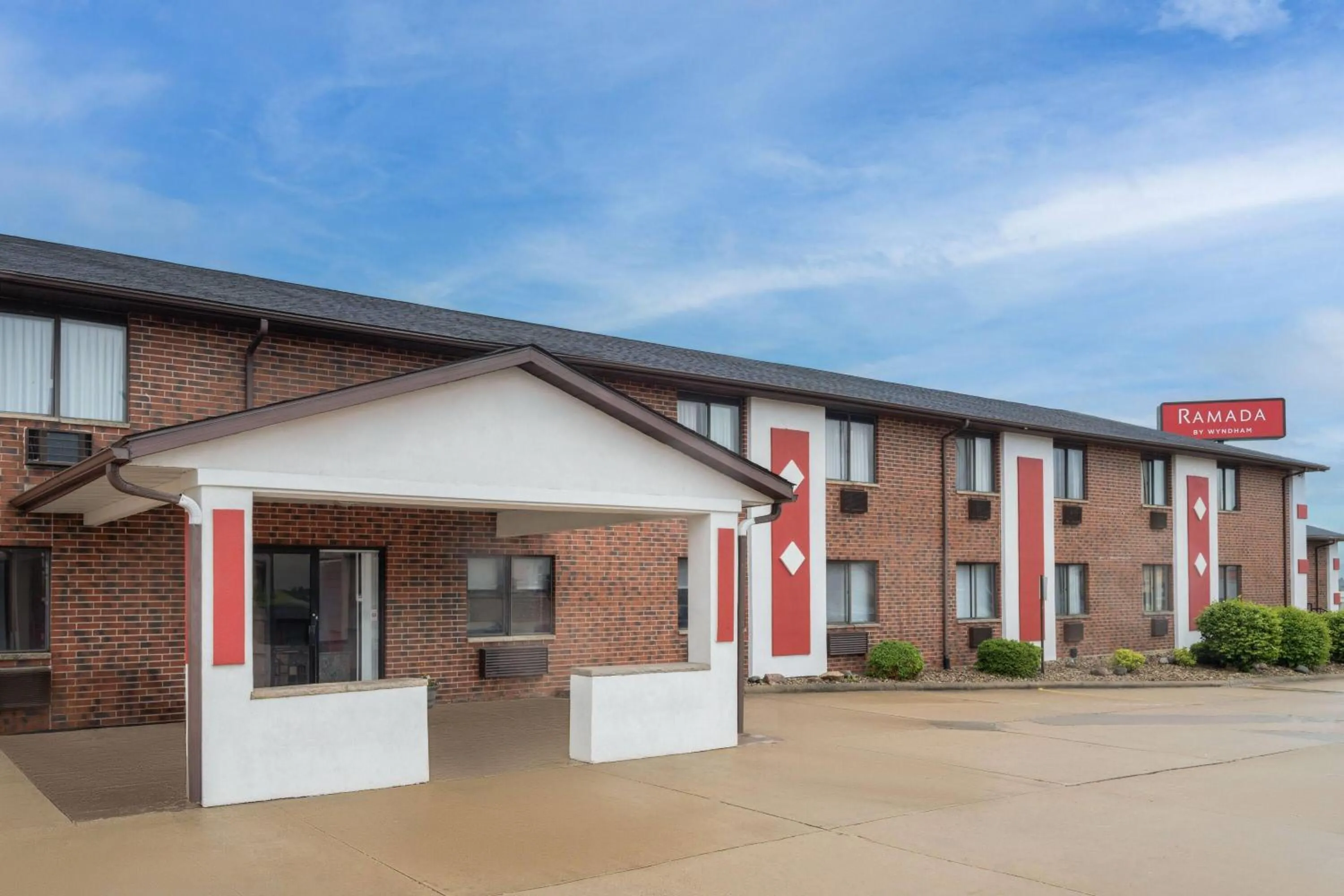 Property building in Ramada by Wyndham Cedar Rapids South