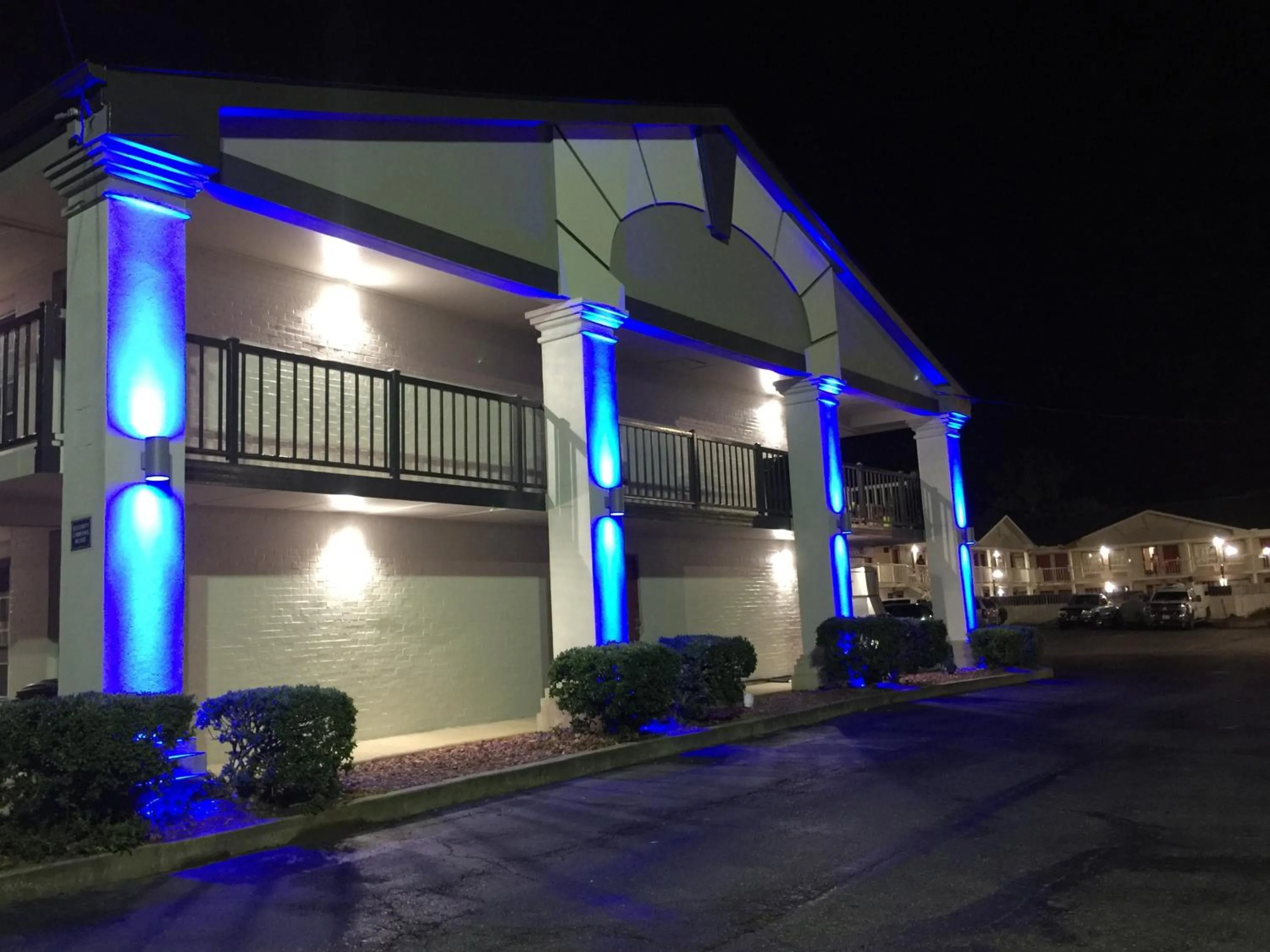 Property building in Americas Best Value Inn Tuscaloosa