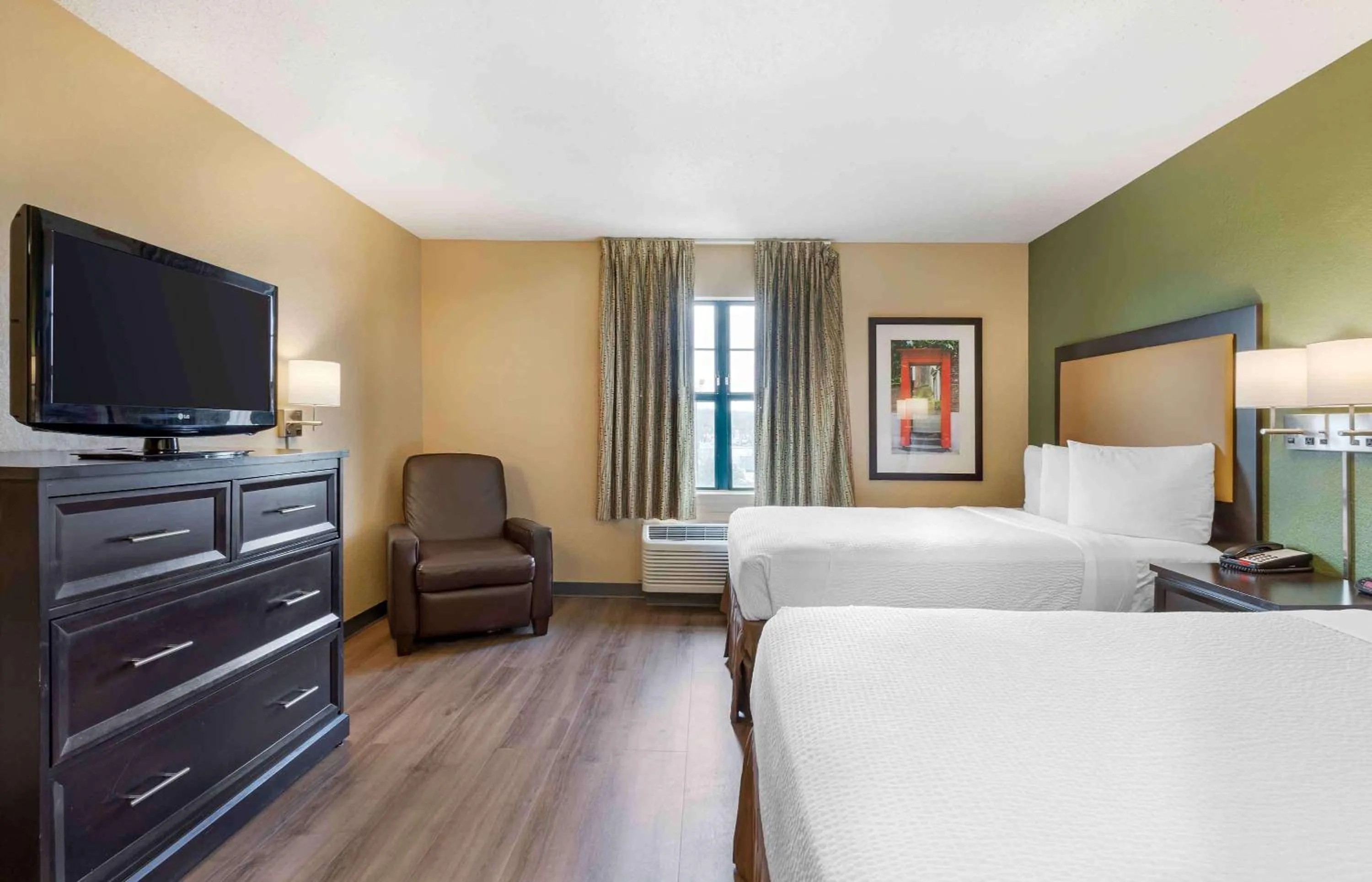 Bedroom, Bed in Extended Stay America Select Suites - Greenville - Airport