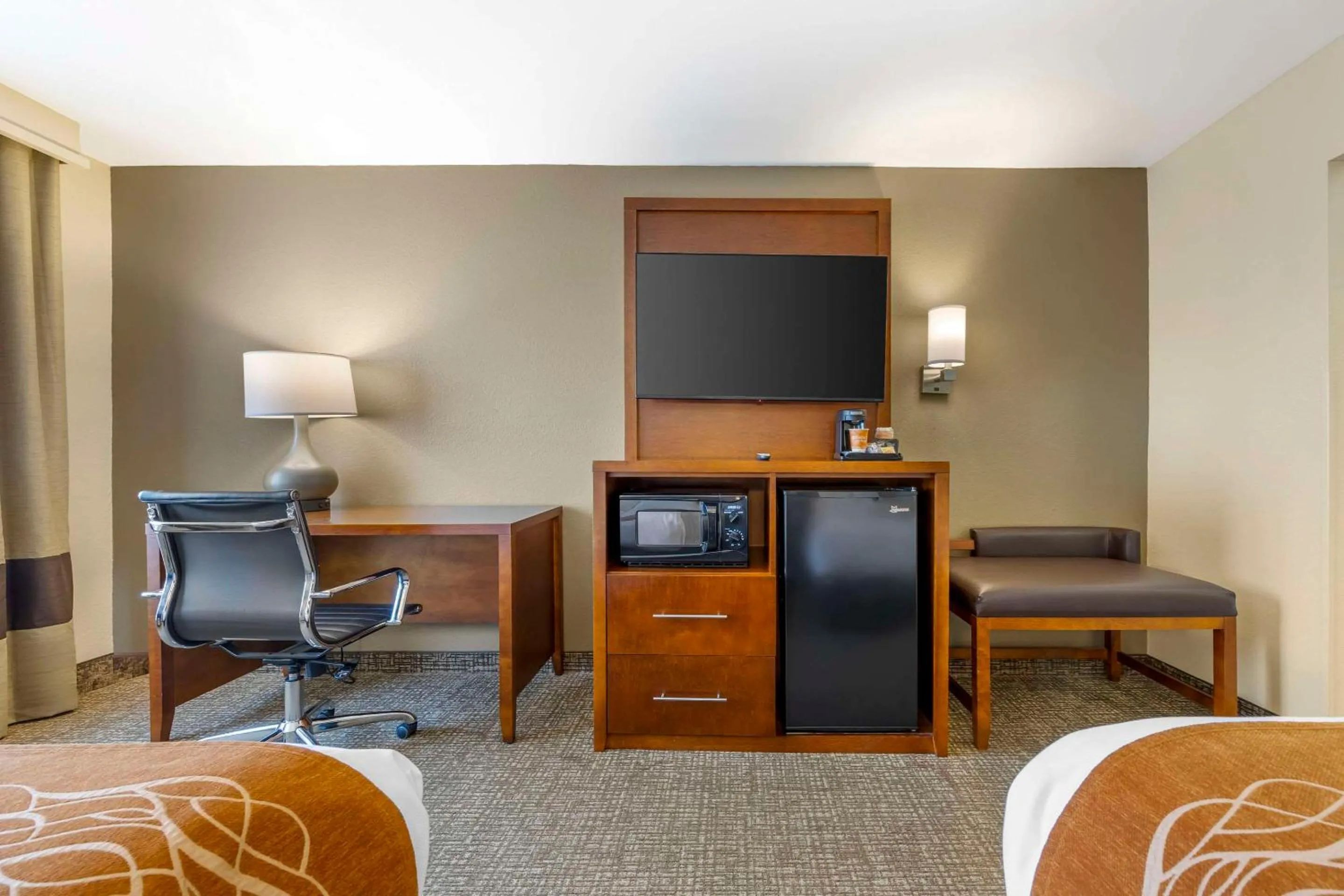 Bedroom, Bed in Comfort Inn South - Springfield