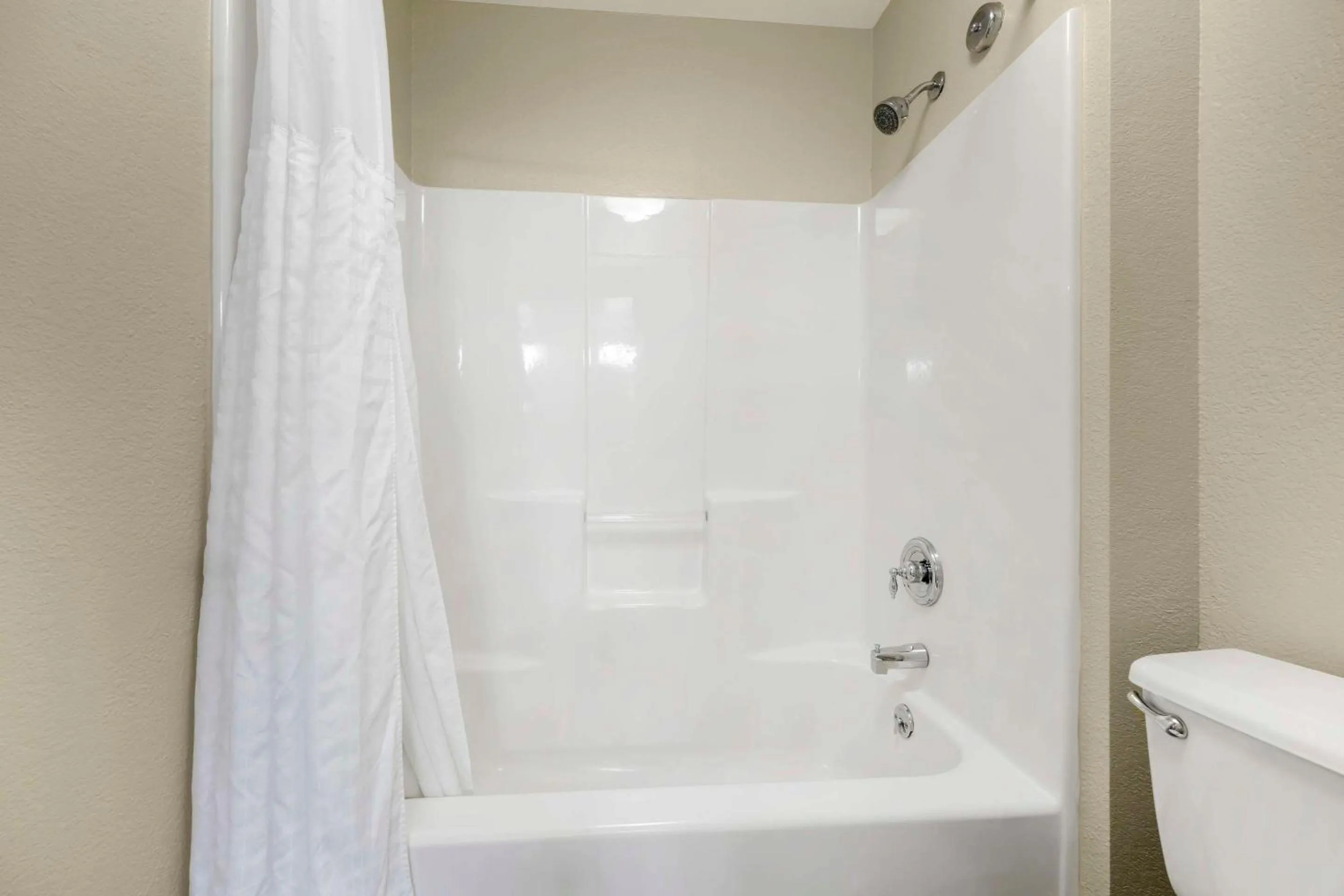 Bedroom in Comfort Inn South - Springfield