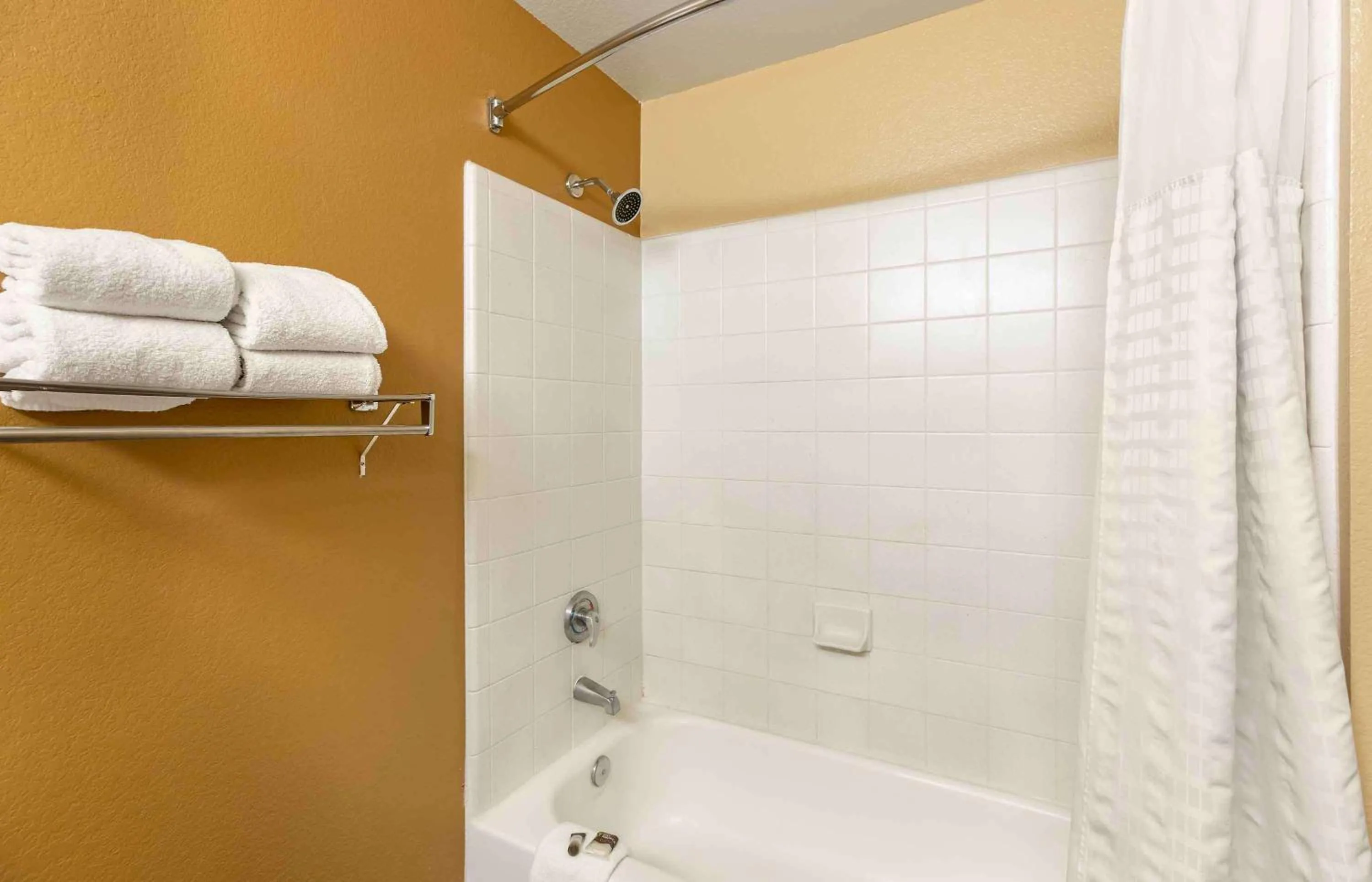 Bathroom in Extended Stay America Select Suites - Denver - Cherry Creek