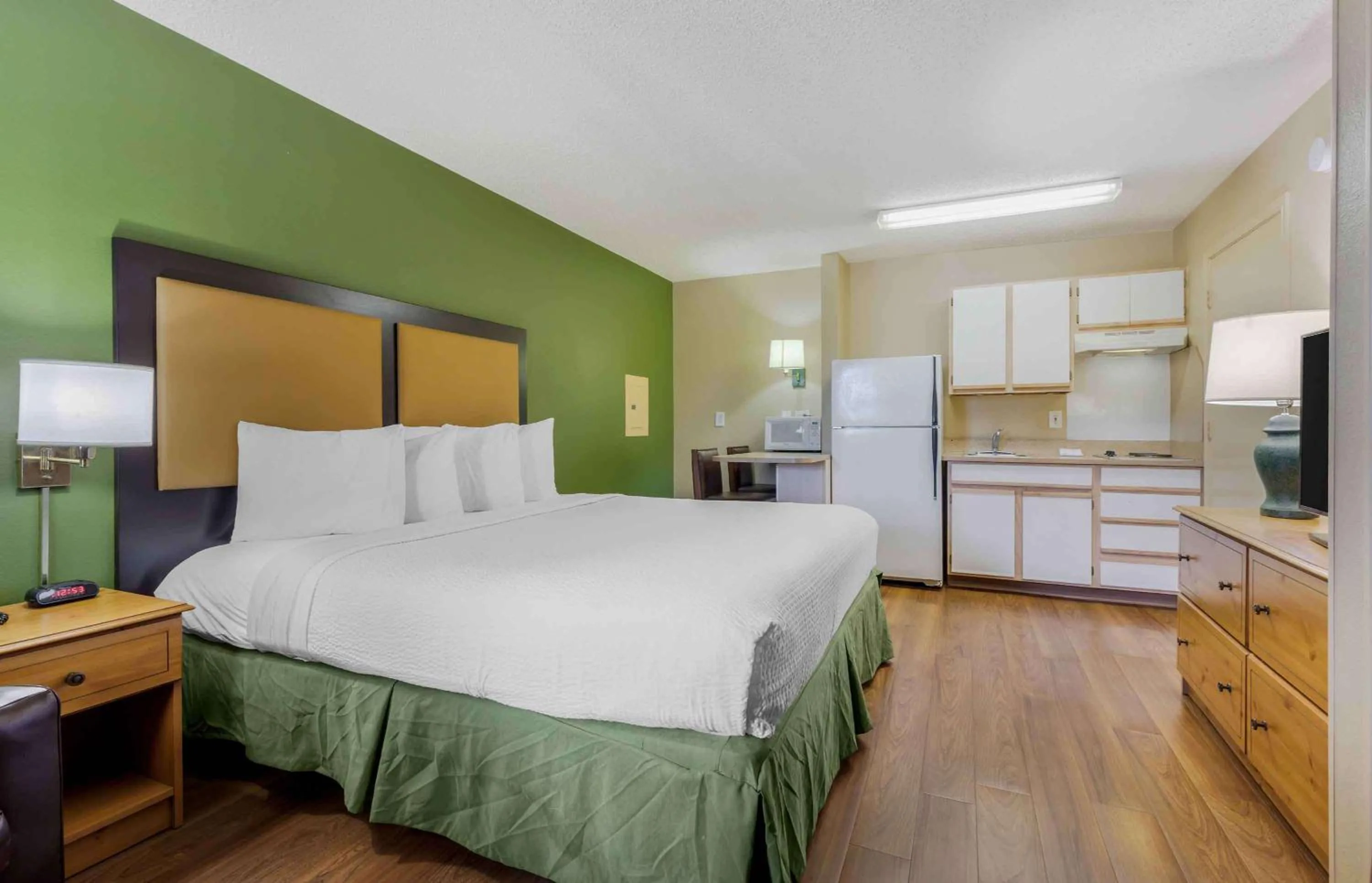 Bedroom, Bed in Extended Stay America Select Suites - Denver - Cherry Creek