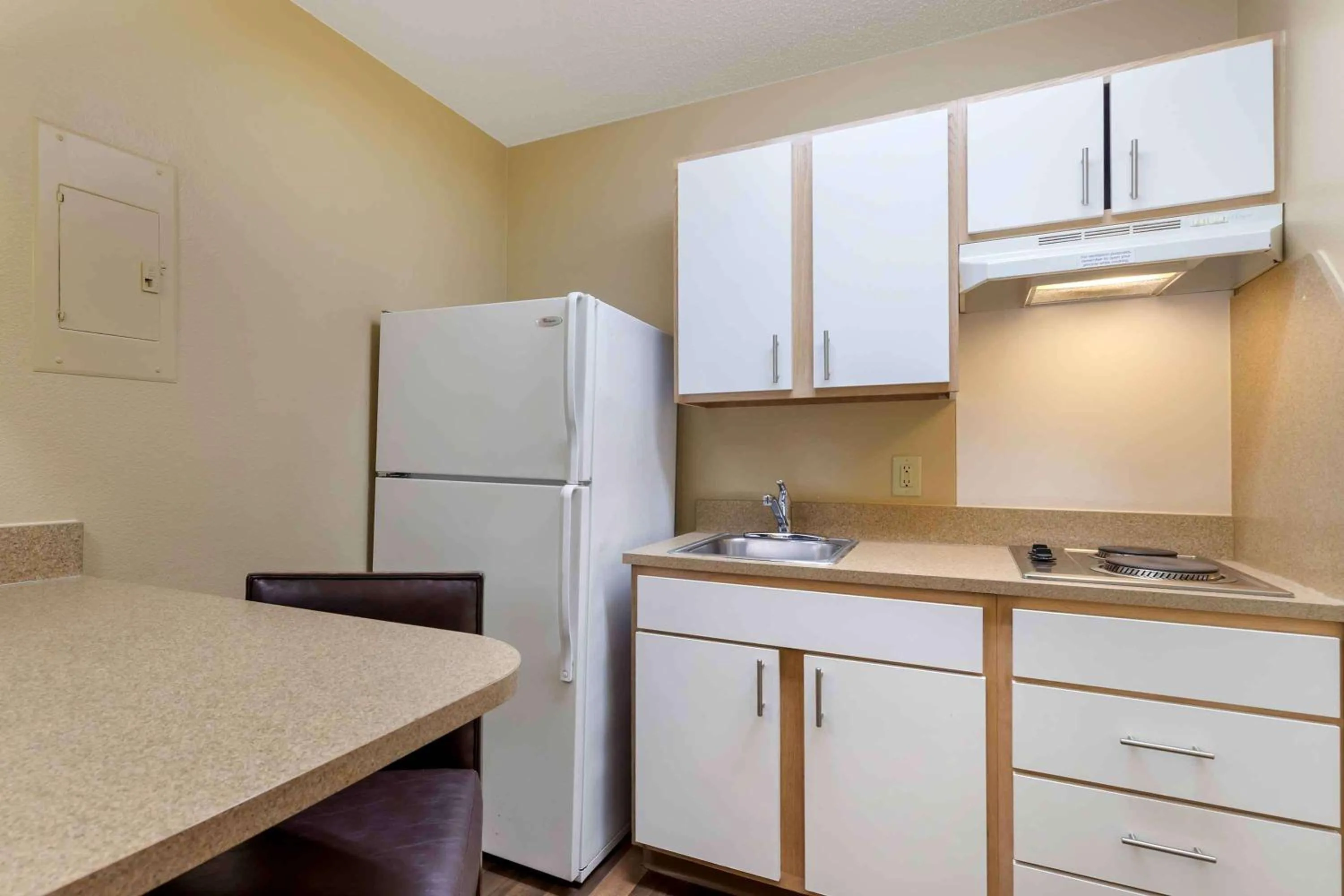 Kitchen or kitchenette in Extended Stay America Select Suites - Denver - Cherry Creek