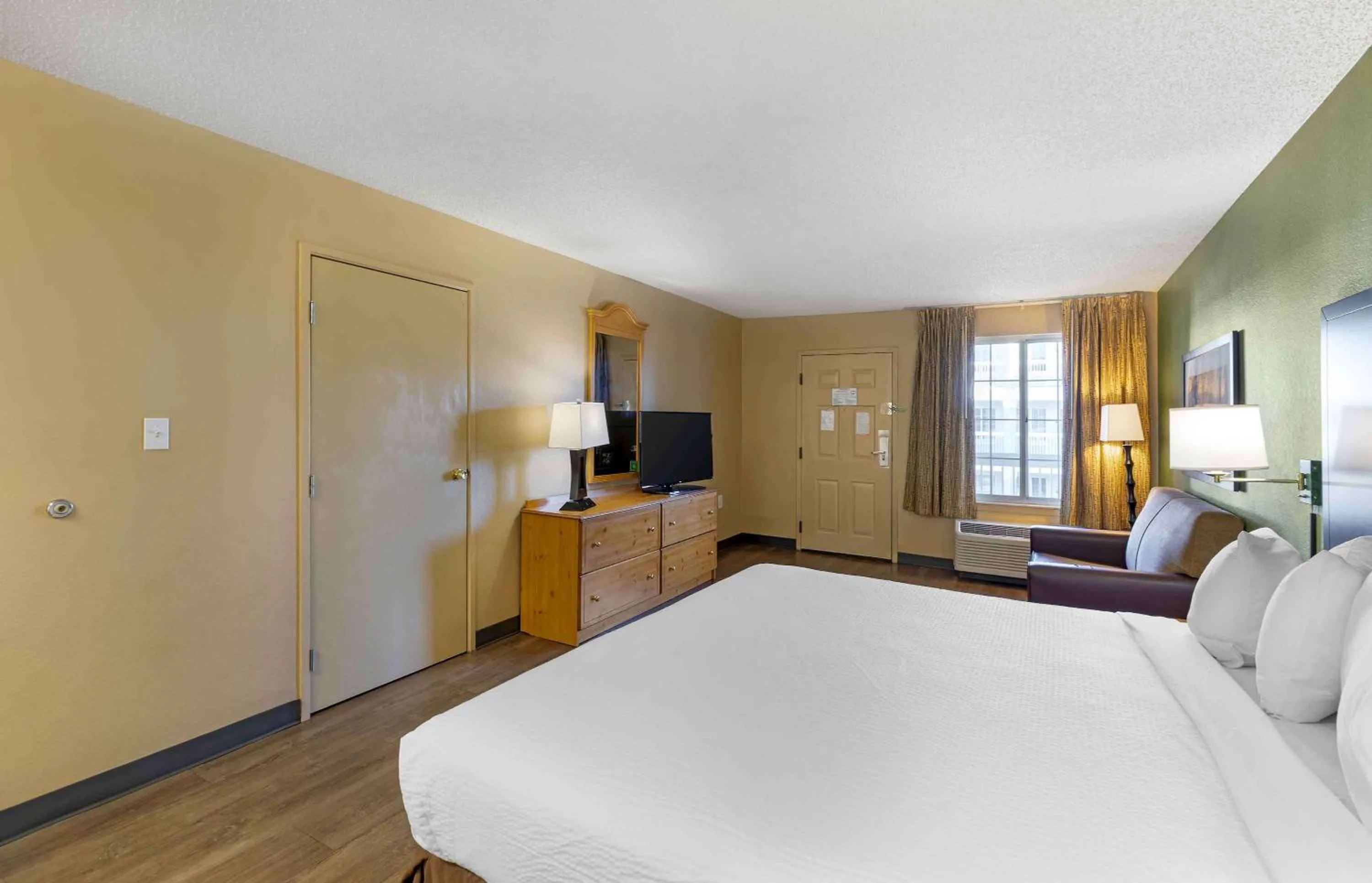 Bedroom, Bed in Extended Stay America Select Suites - Denver - Cherry Creek