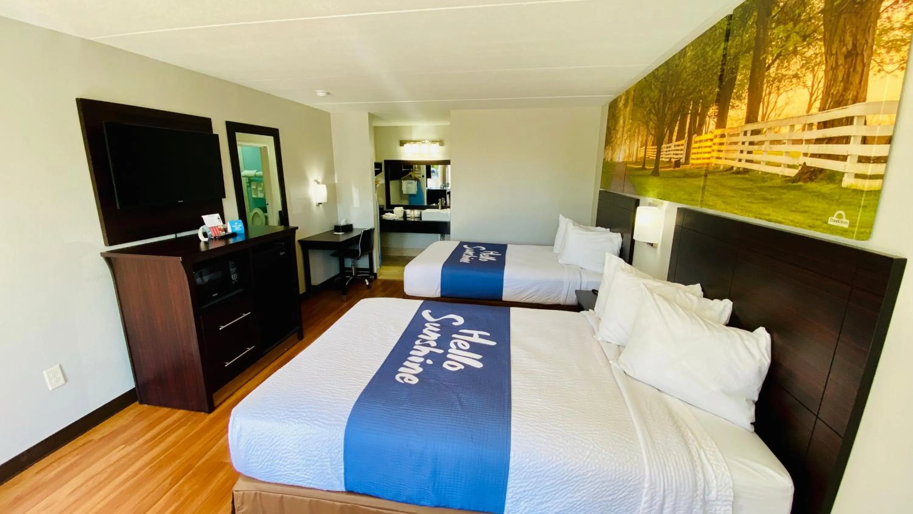 Photo of the whole room, Bed in Days Inn by Wyndham Maysville Kentucky