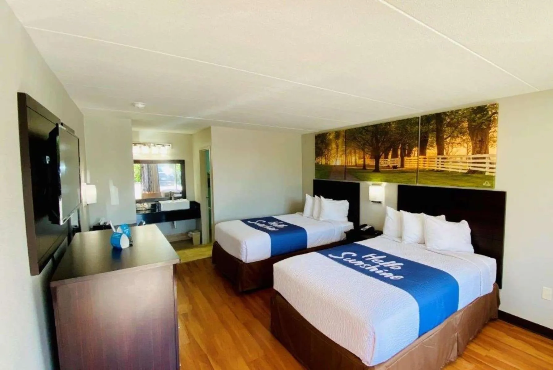 Photo of the whole room, Bed in Days Inn by Wyndham Maysville Kentucky