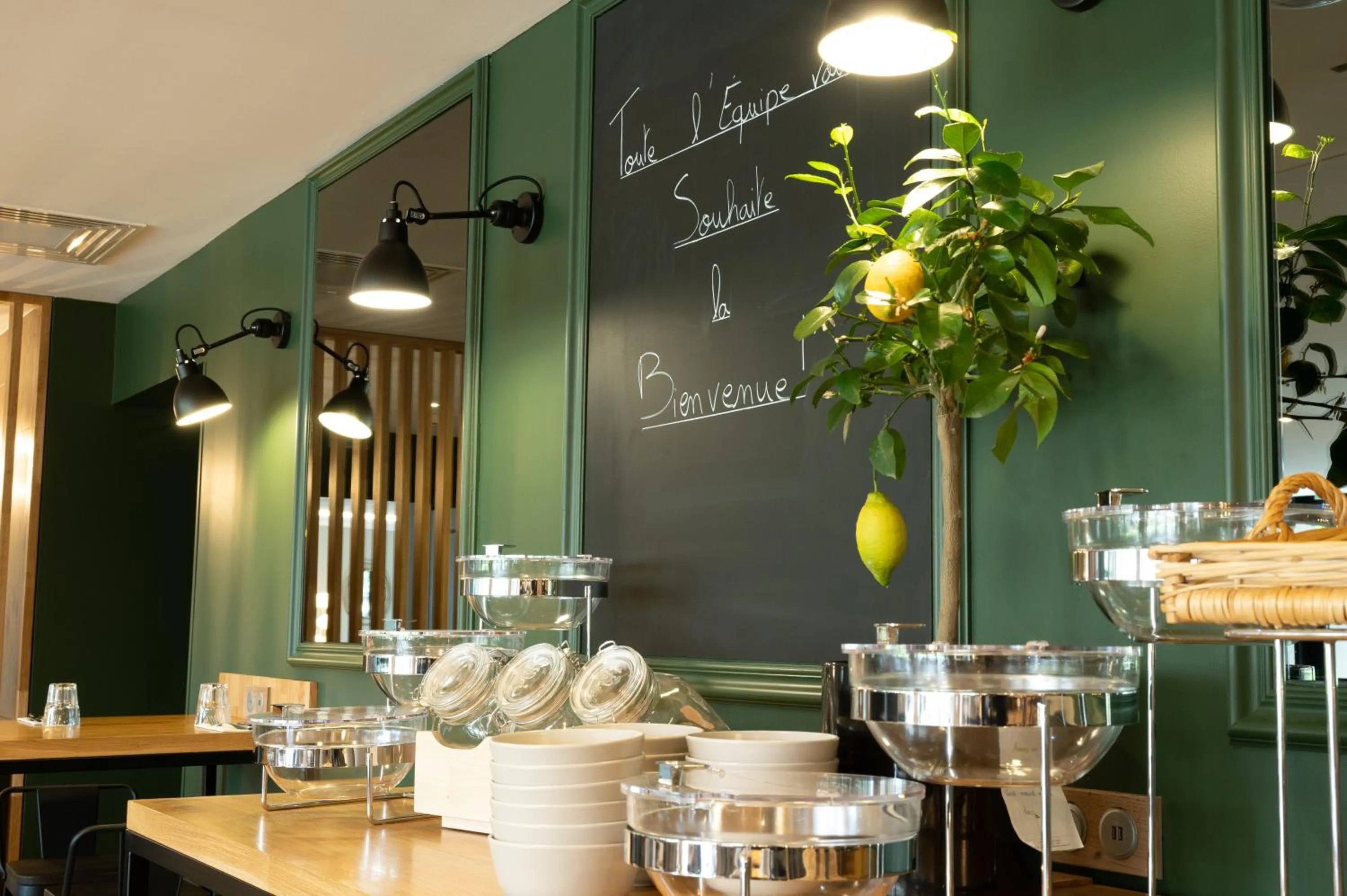 Restaurant/places to eat in Domaine la Charpinière, The Originals Collection