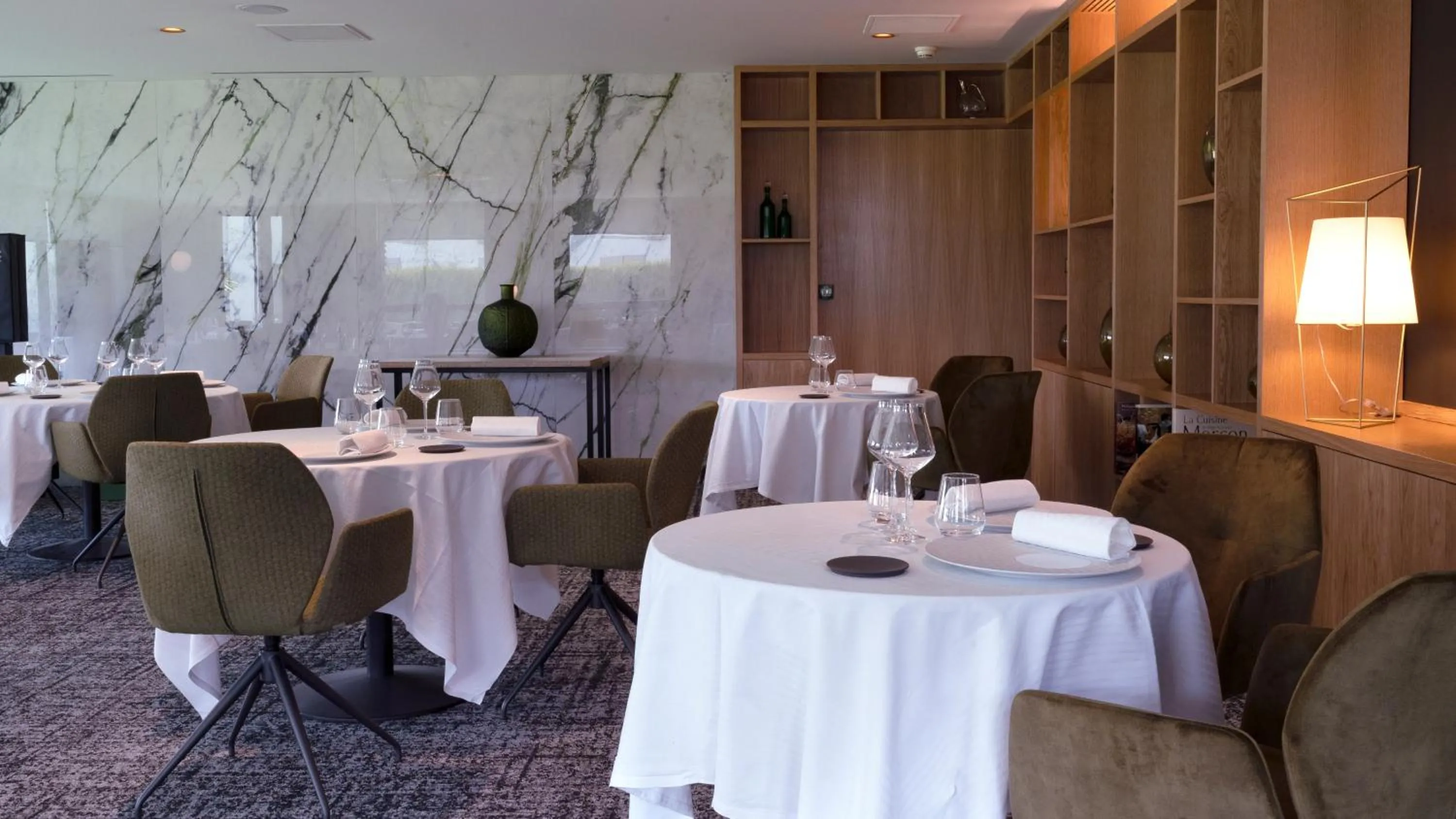 Restaurant/places to eat in Domaine la Charpinière, The Originals Collection