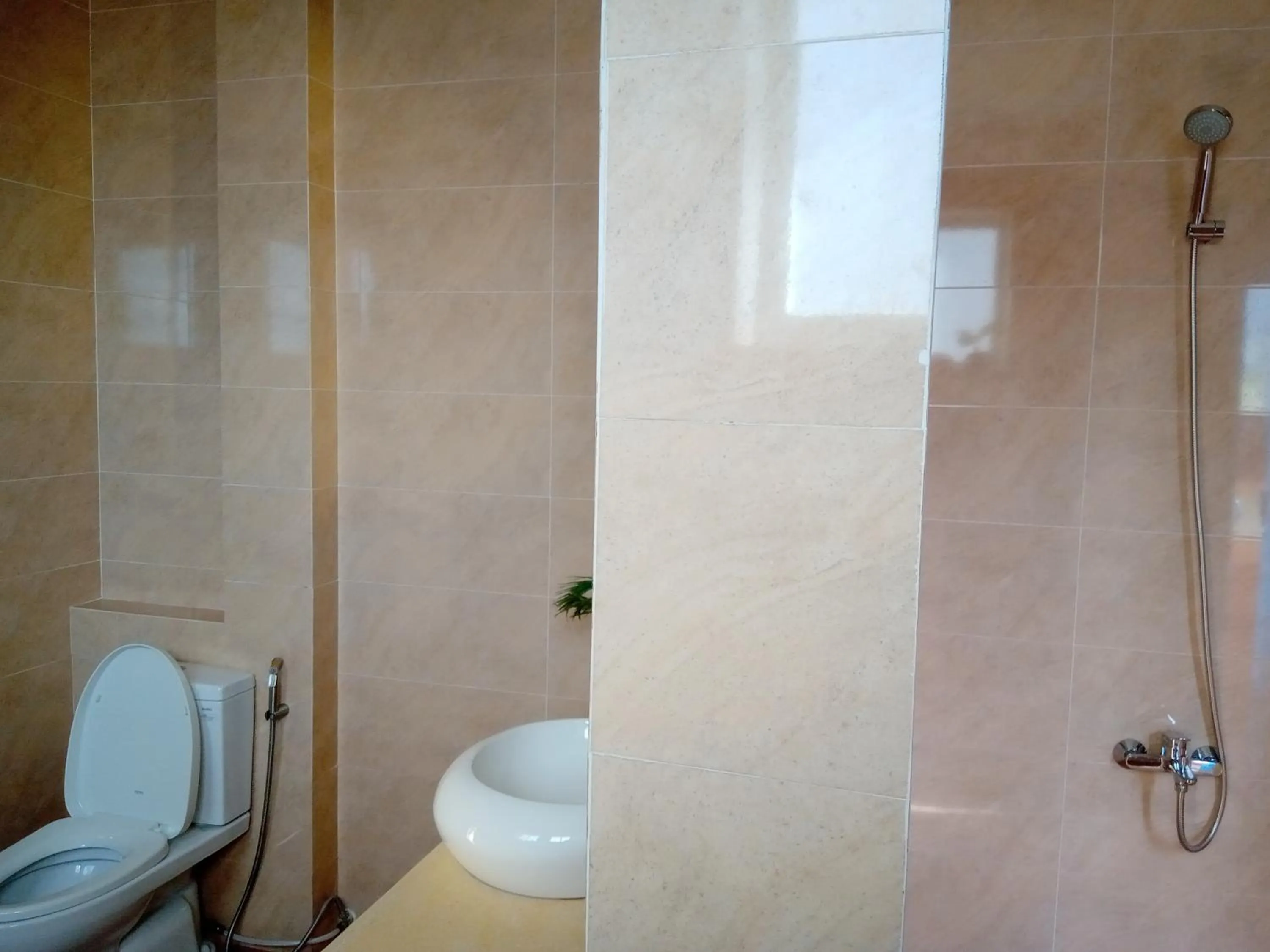 Shower in MiNhon Hotel Muine