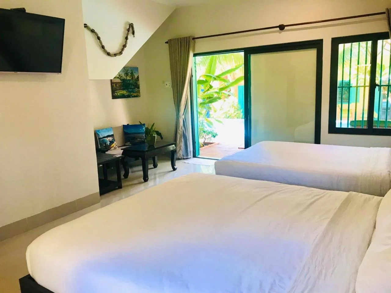 Communal lounge/ TV room, Bed in MiNhon Hotel Muine