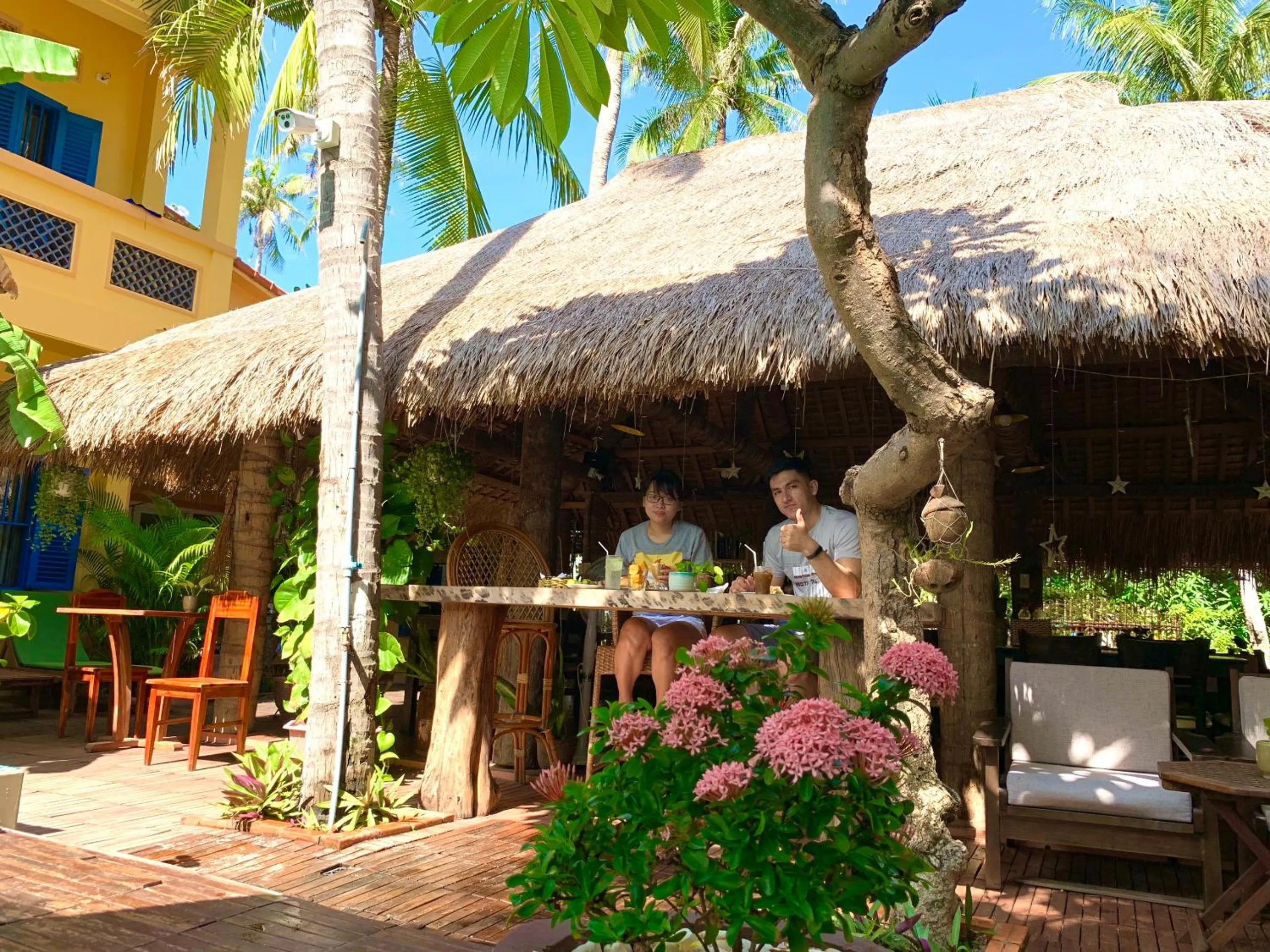 Restaurant/places to eat in MiNhon Hotel Muine