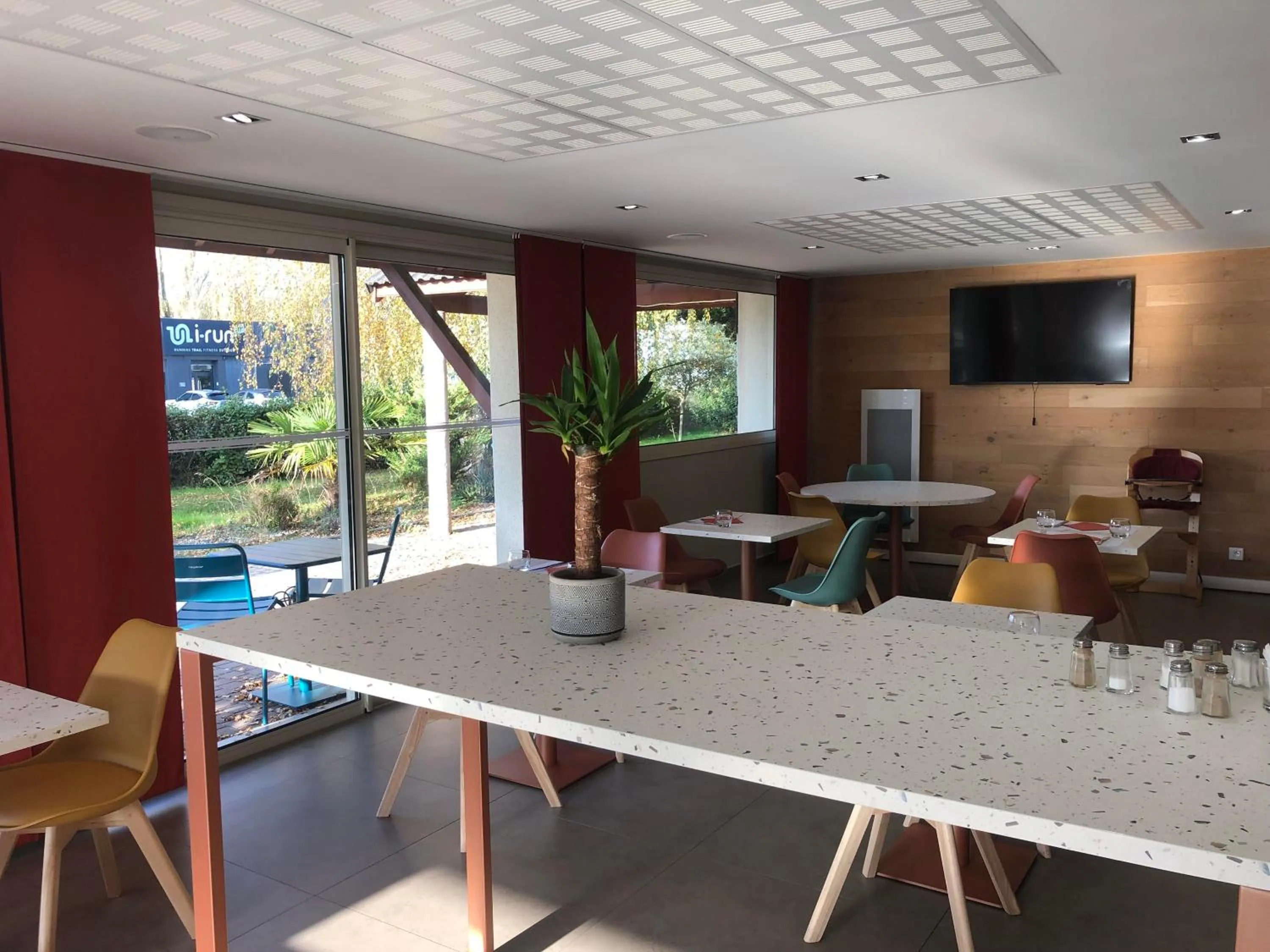 Restaurant/places to eat in Sure Hotel by Best Western Rennes Chantepie