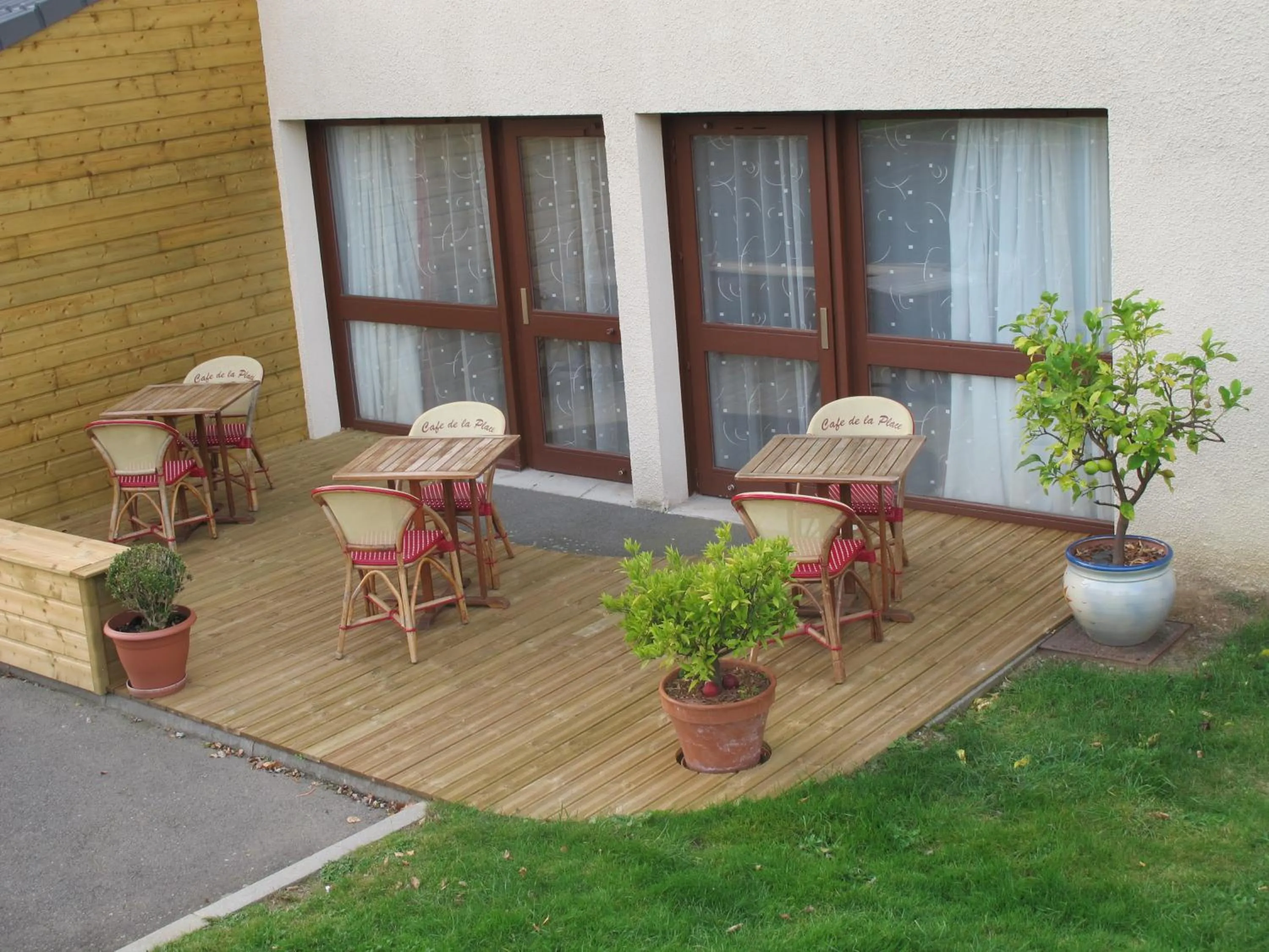 Patio in Sure Hotel by Best Western Rennes Chantepie