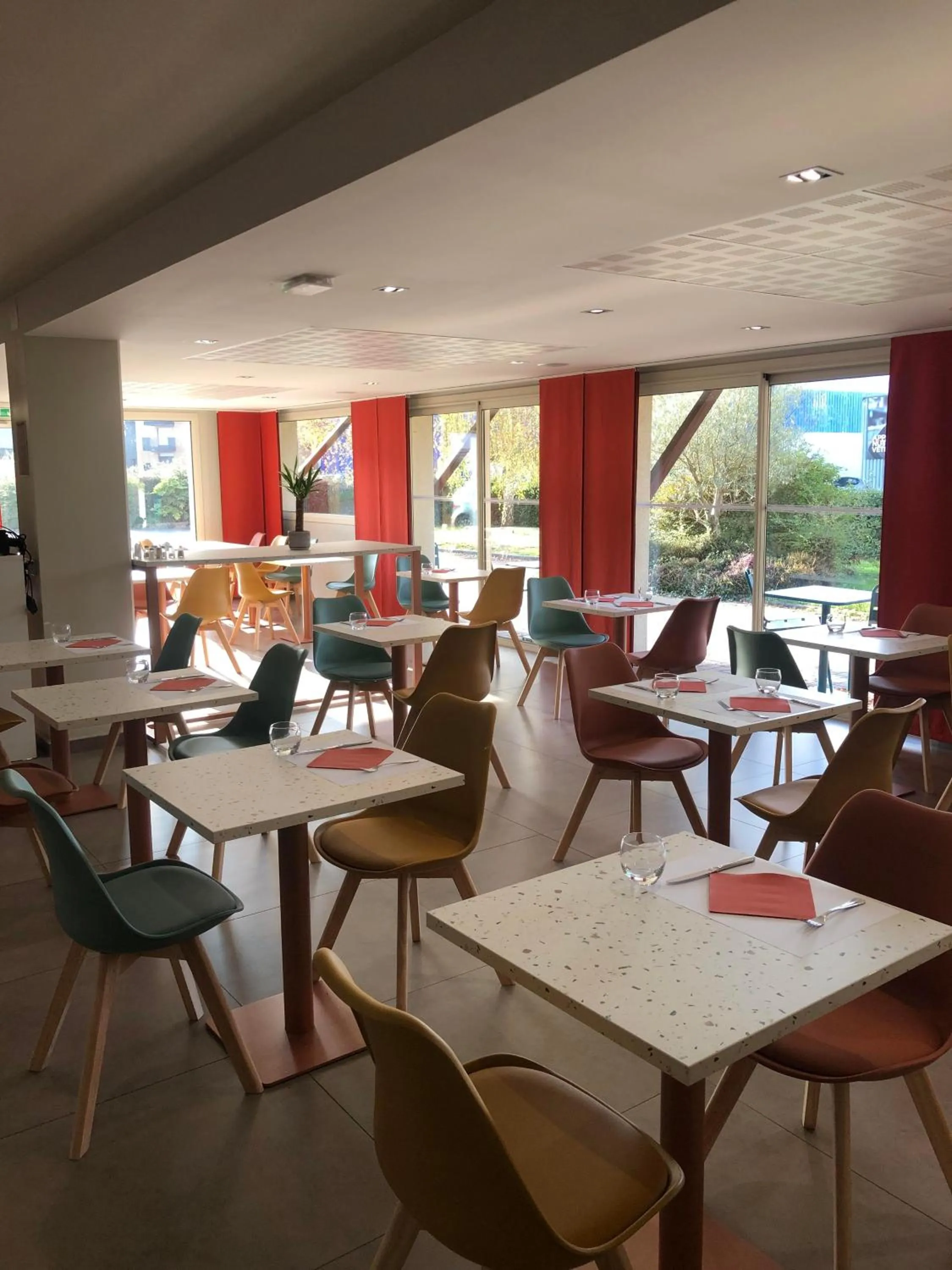 Restaurant/places to eat in Sure Hotel by Best Western Rennes Chantepie