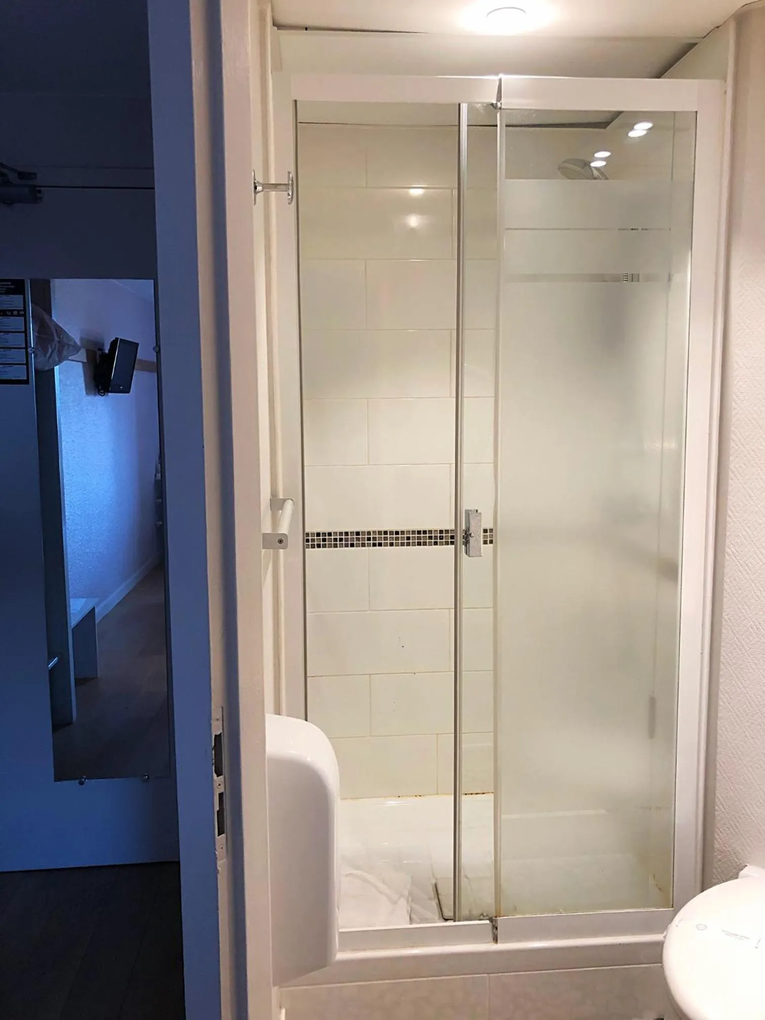 Shower in Sure Hotel by Best Western Rennes Chantepie