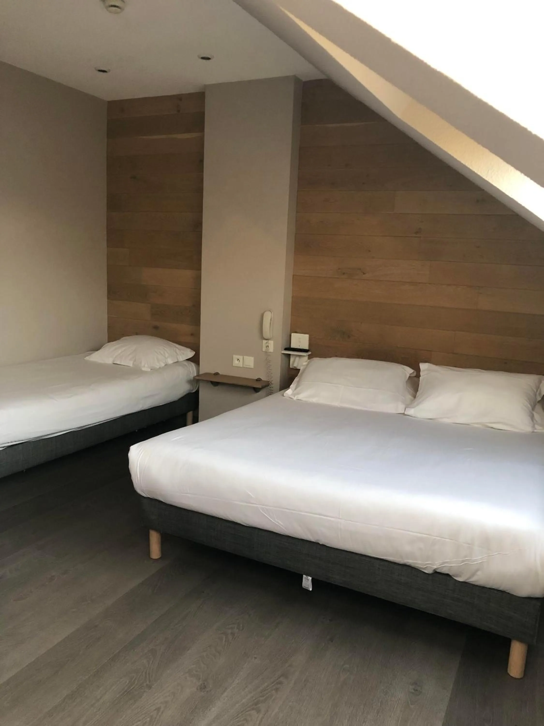 Photo of the whole room, Bed in Sure Hotel by Best Western Rennes Chantepie