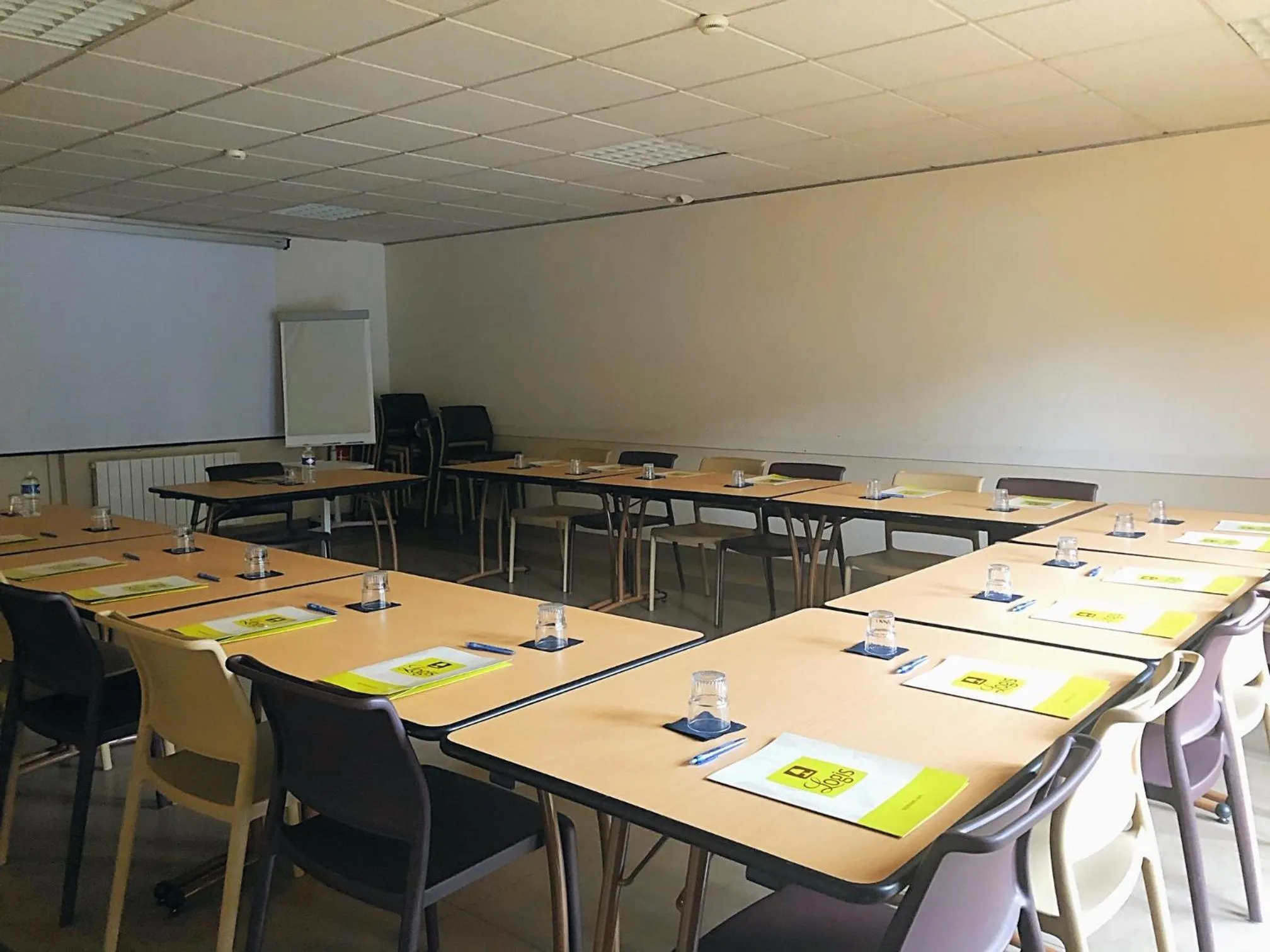 Meeting/conference room in Sure Hotel by Best Western Rennes Chantepie