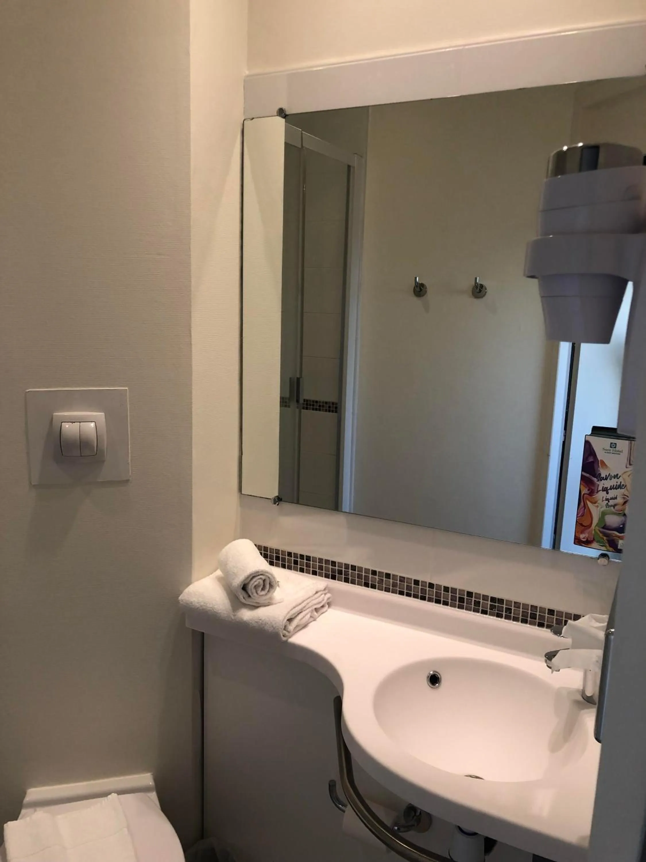 Bathroom in Sure Hotel by Best Western Rennes Chantepie