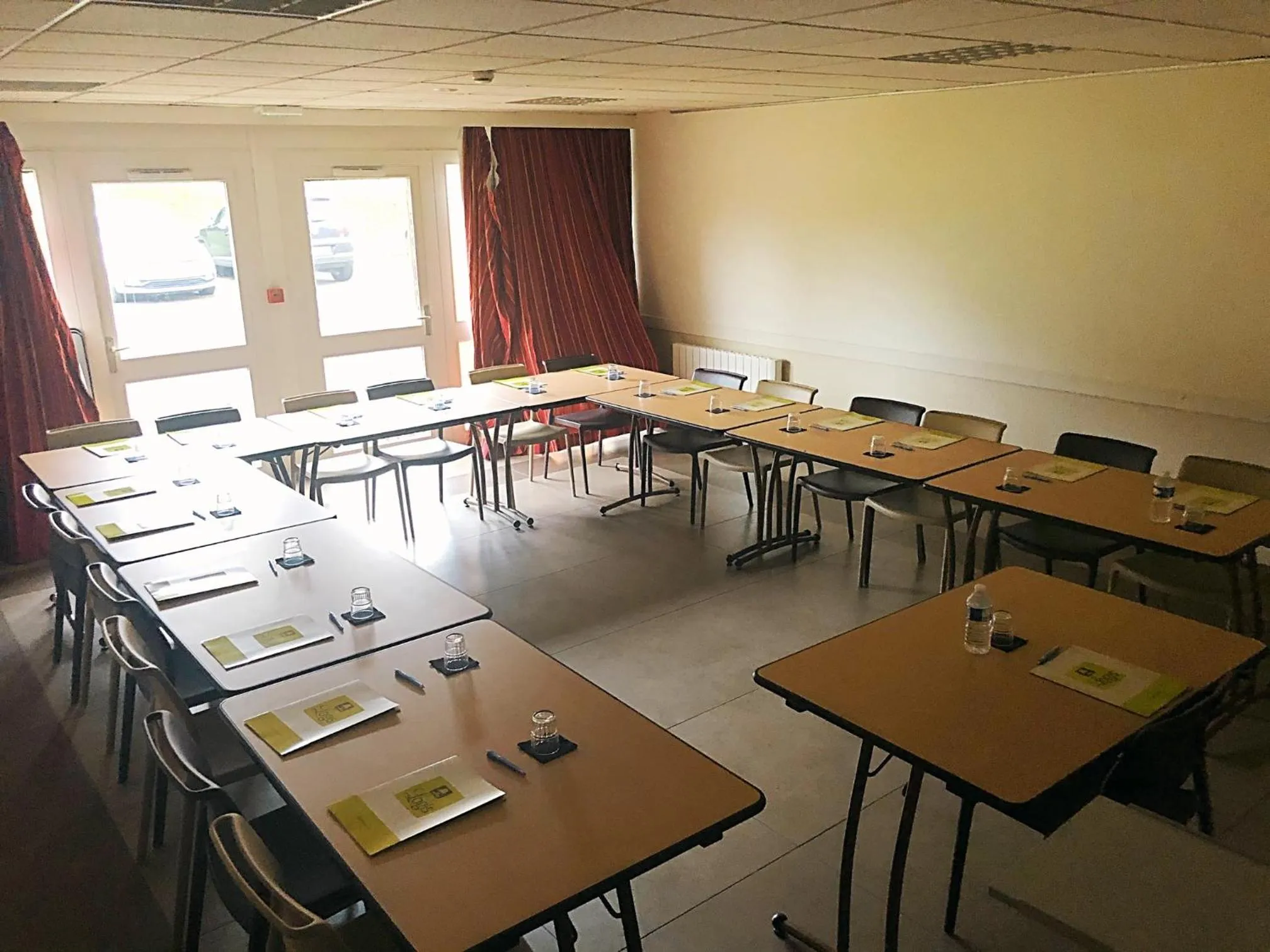 Meeting/conference room in Sure Hotel by Best Western Rennes Chantepie