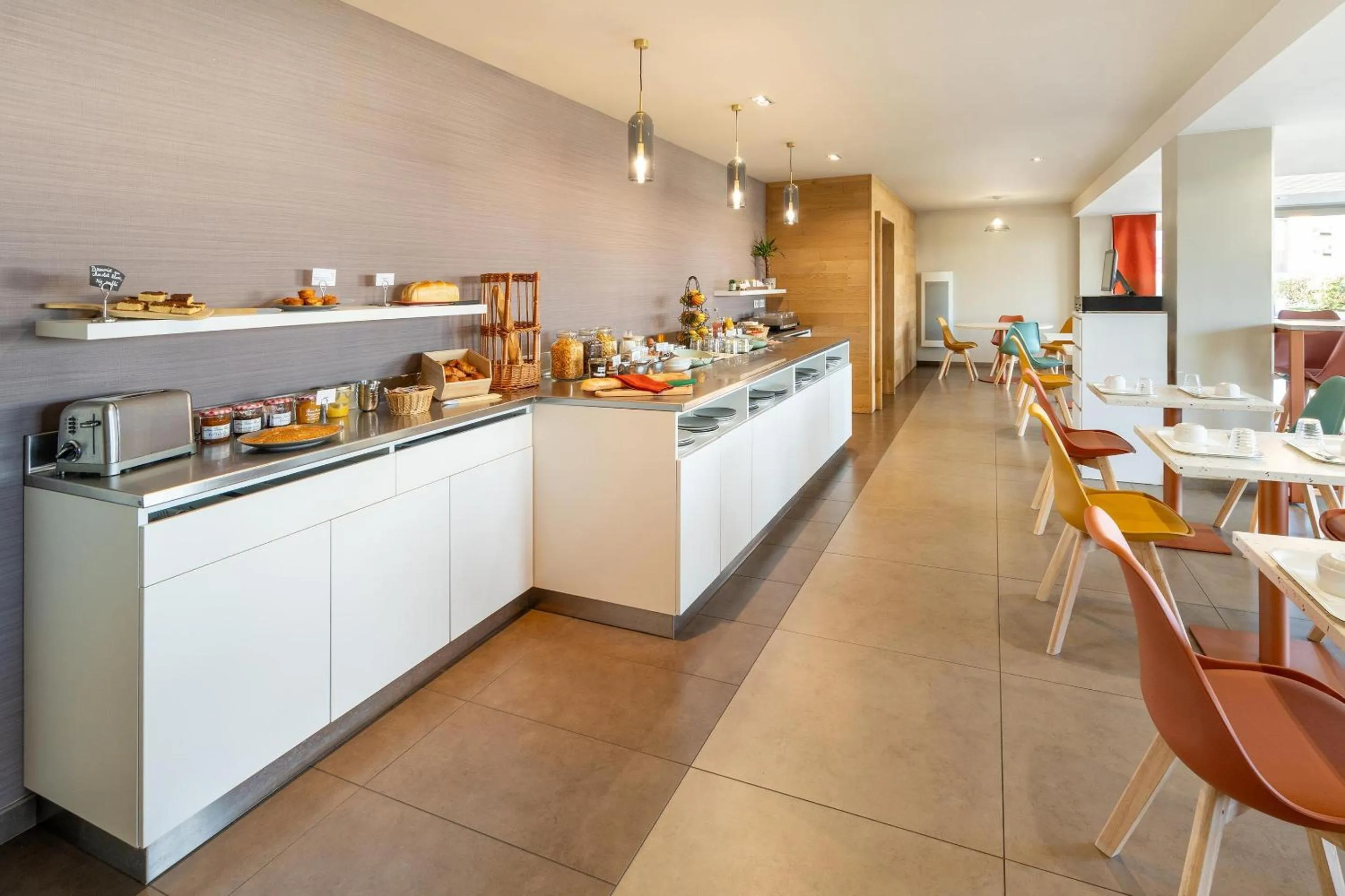 Restaurant/places to eat in Sure Hotel by Best Western Rennes Chantepie