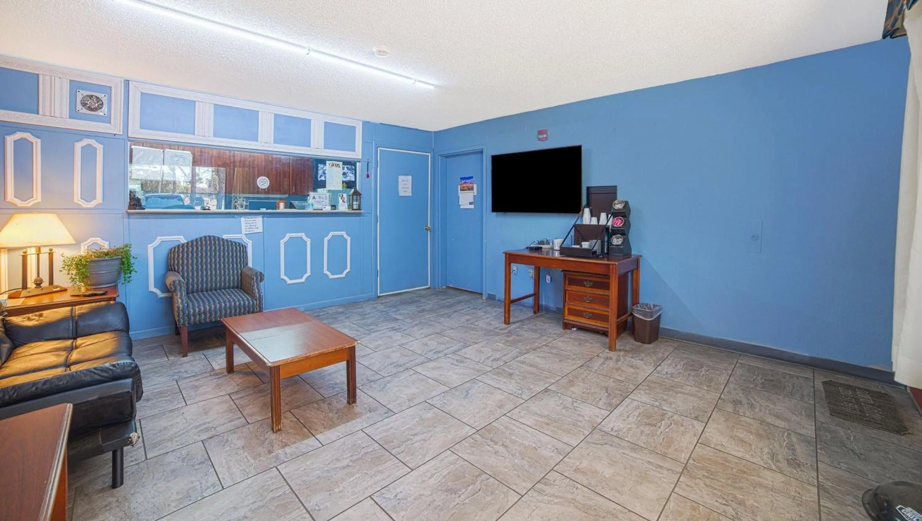 Lobby or reception in Mayfair Inn