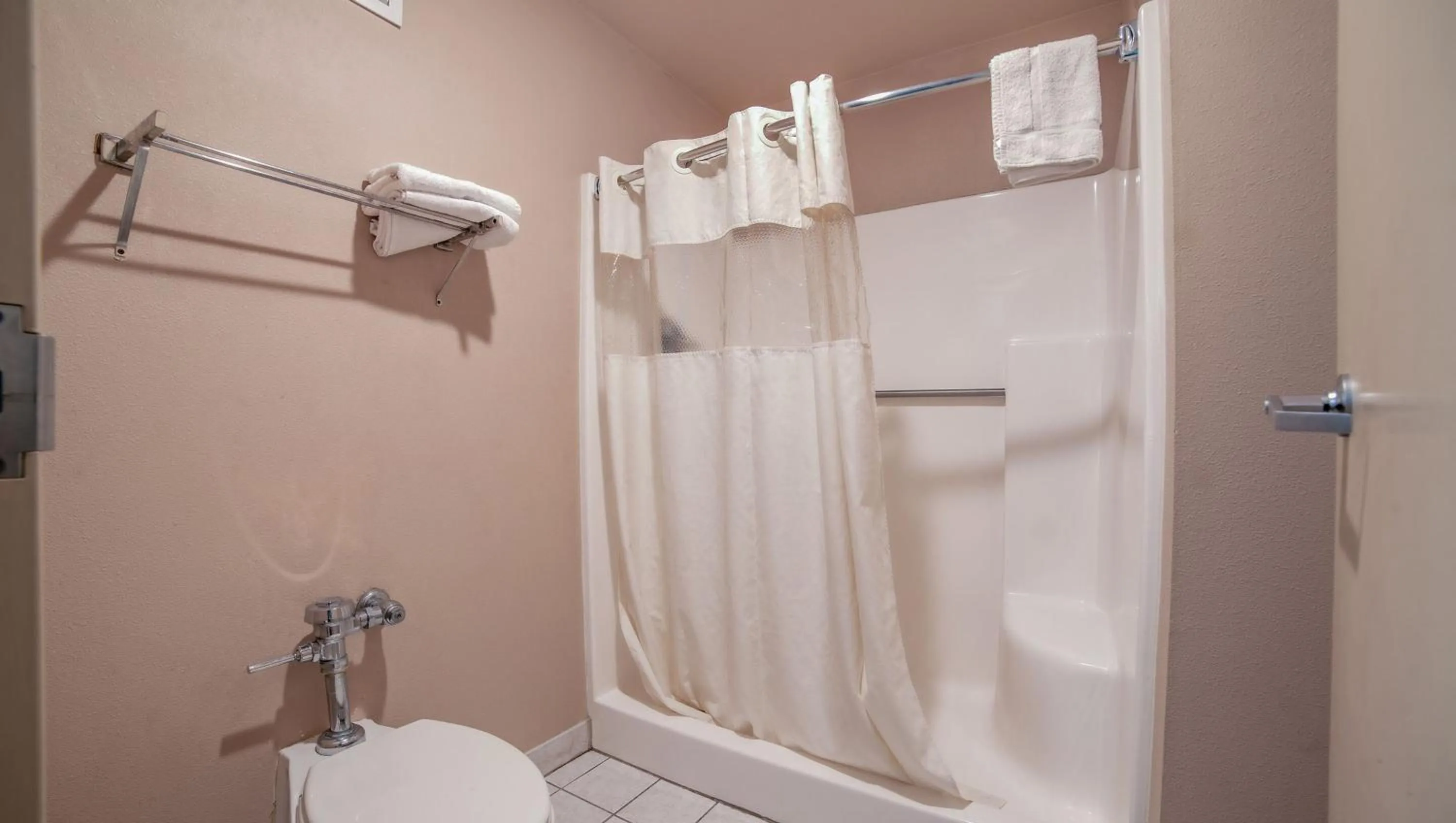 Bathroom in Mayfair Inn