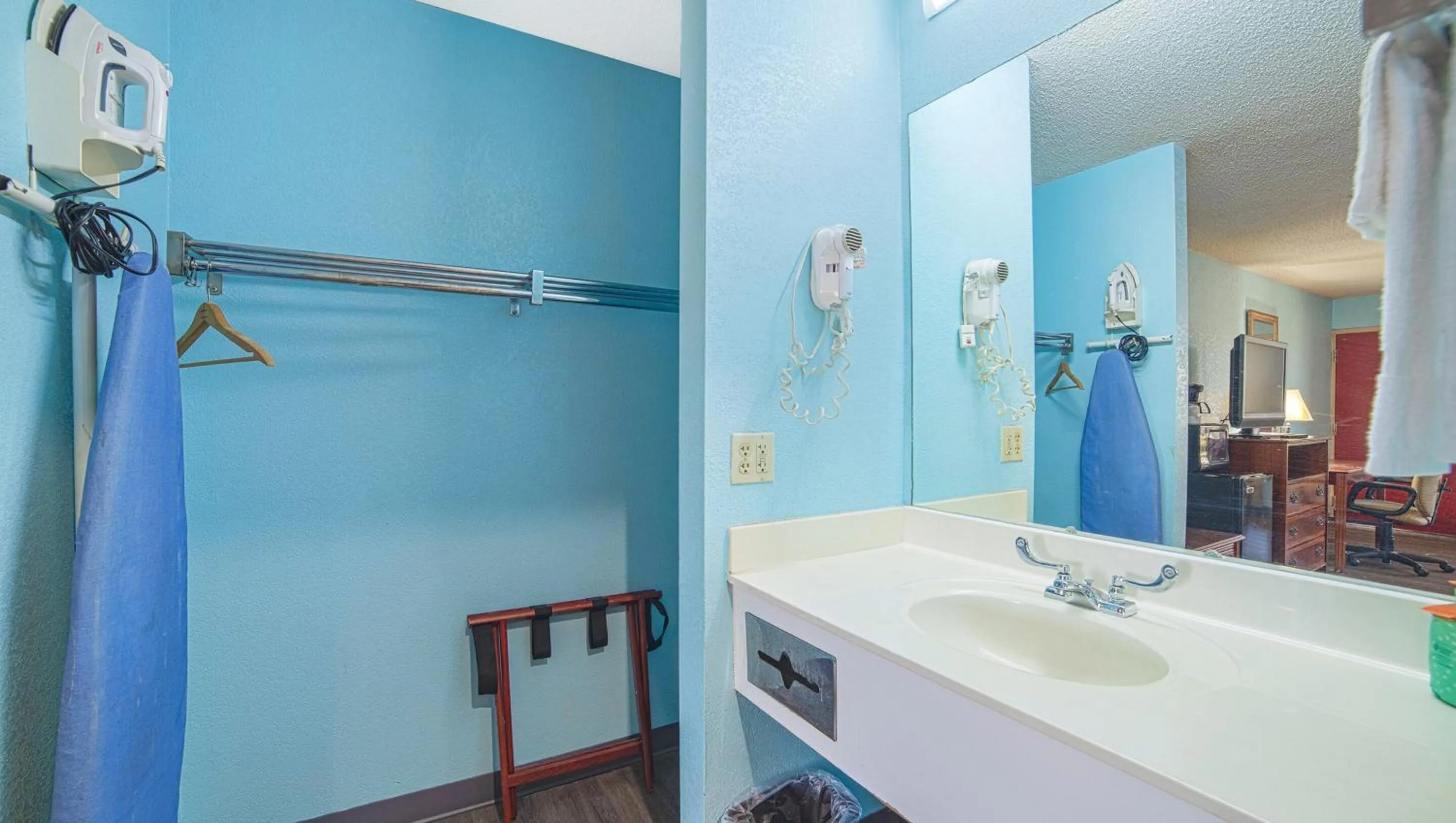 Bathroom in Mayfair Inn