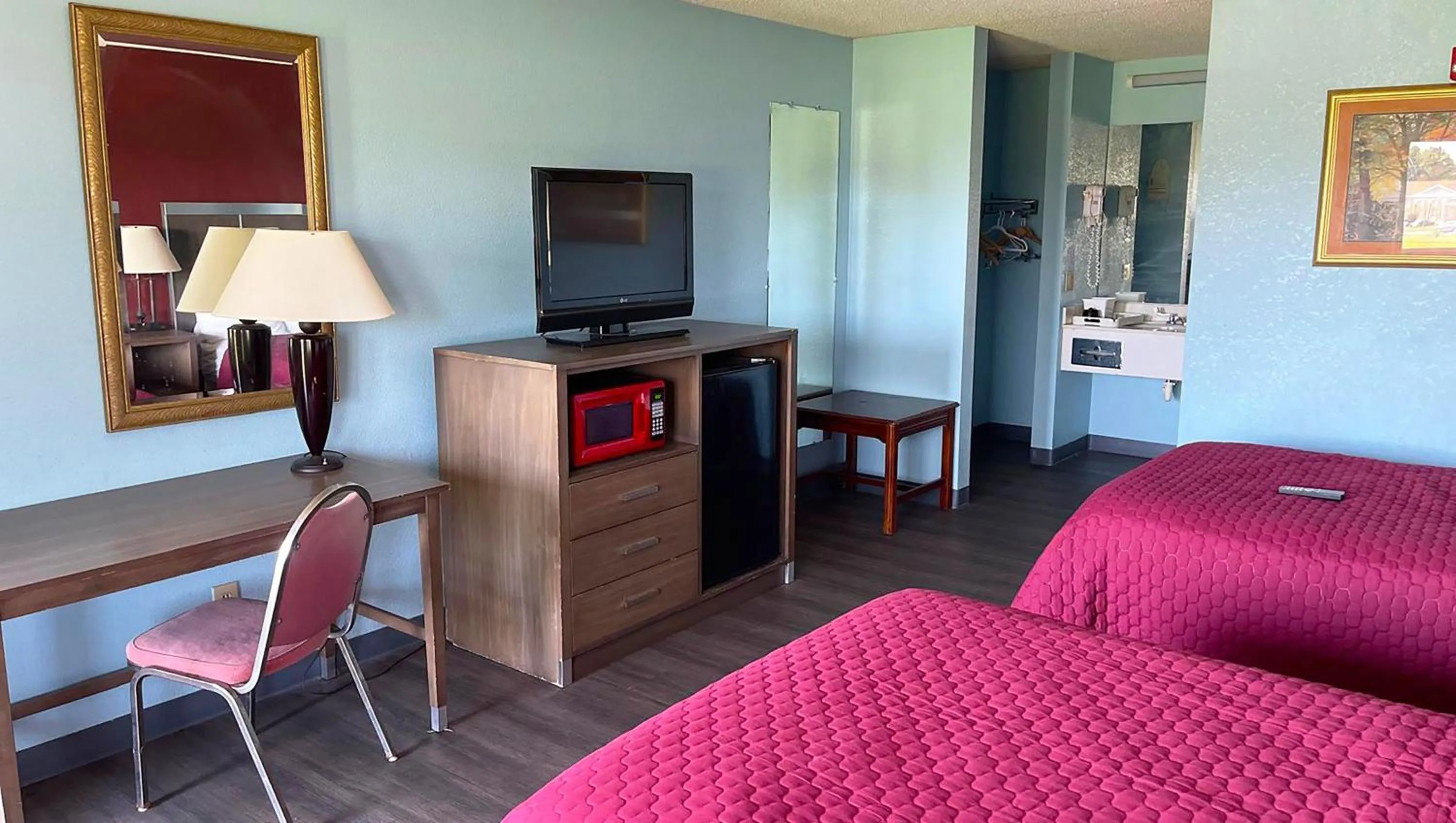 Photo of the whole room in Mayfair Inn