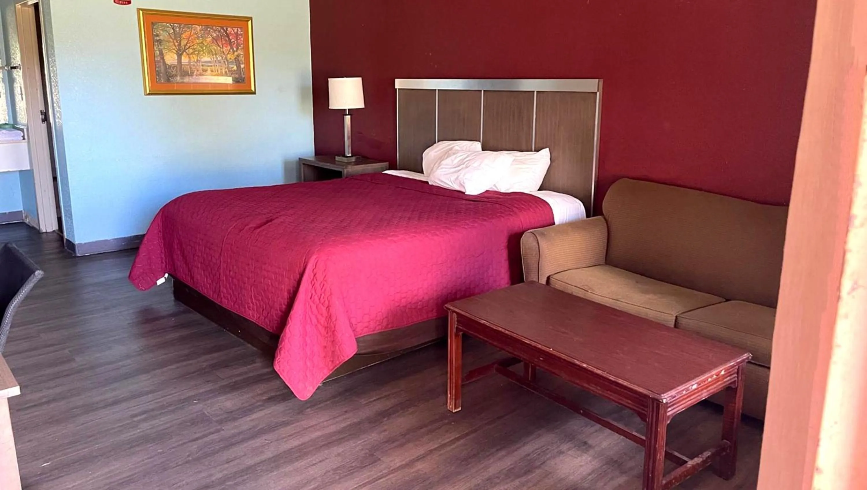 Photo of the whole room in Mayfair Inn