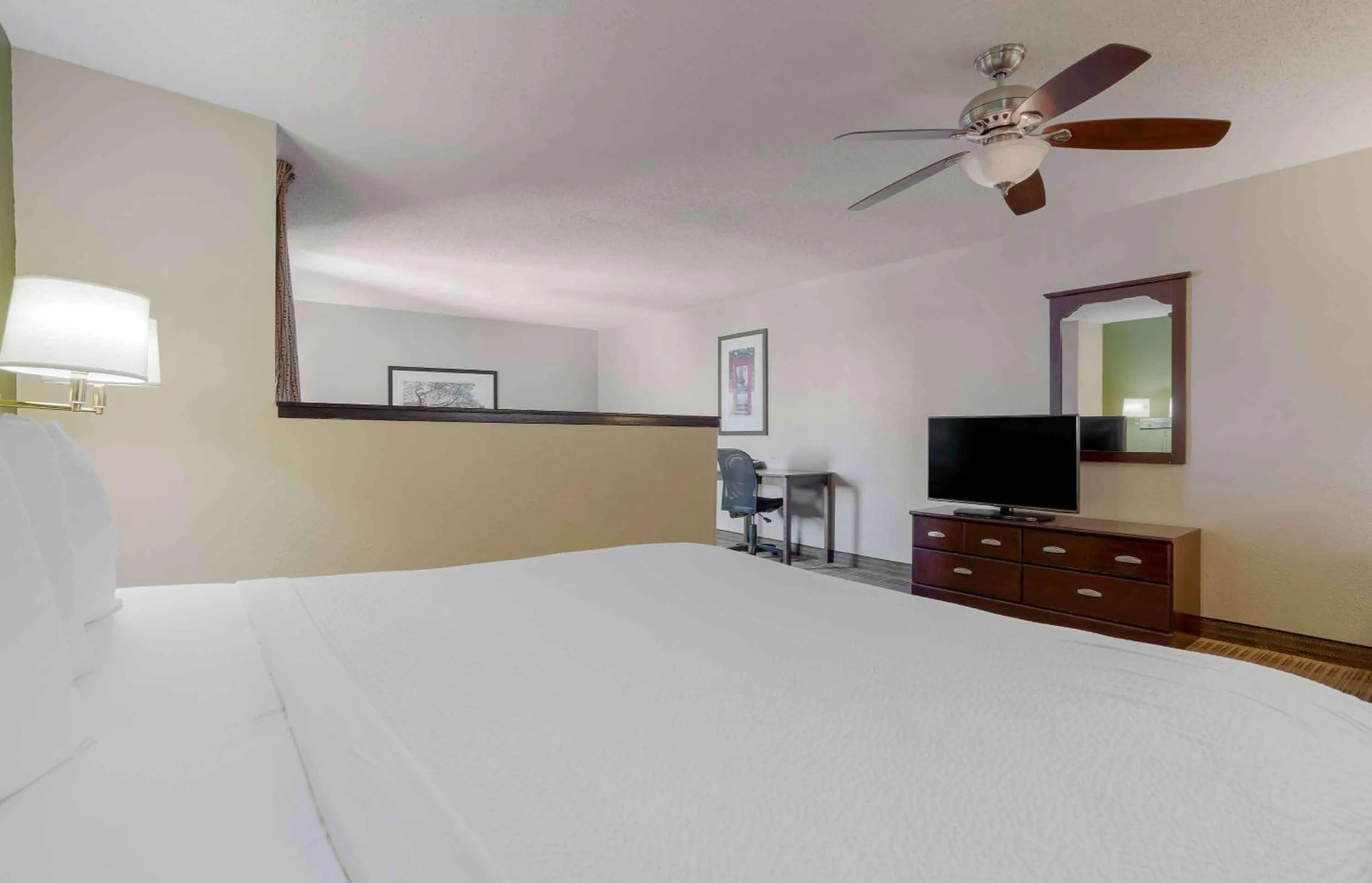 Bedroom, Bed in Extended Stay America Suites - Houston - I-10 West - CityCentre