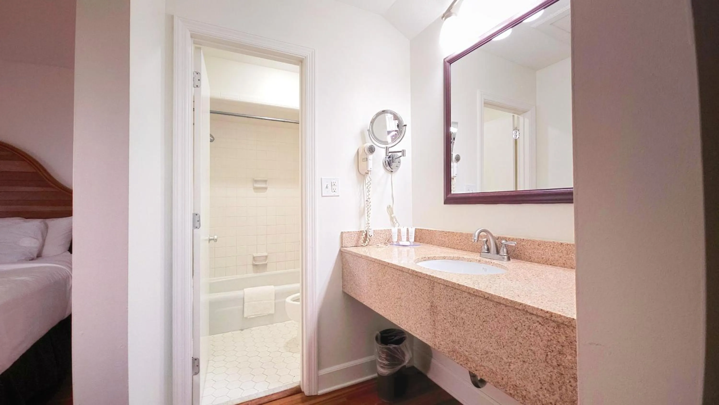 Bed in Merry Acres Inn