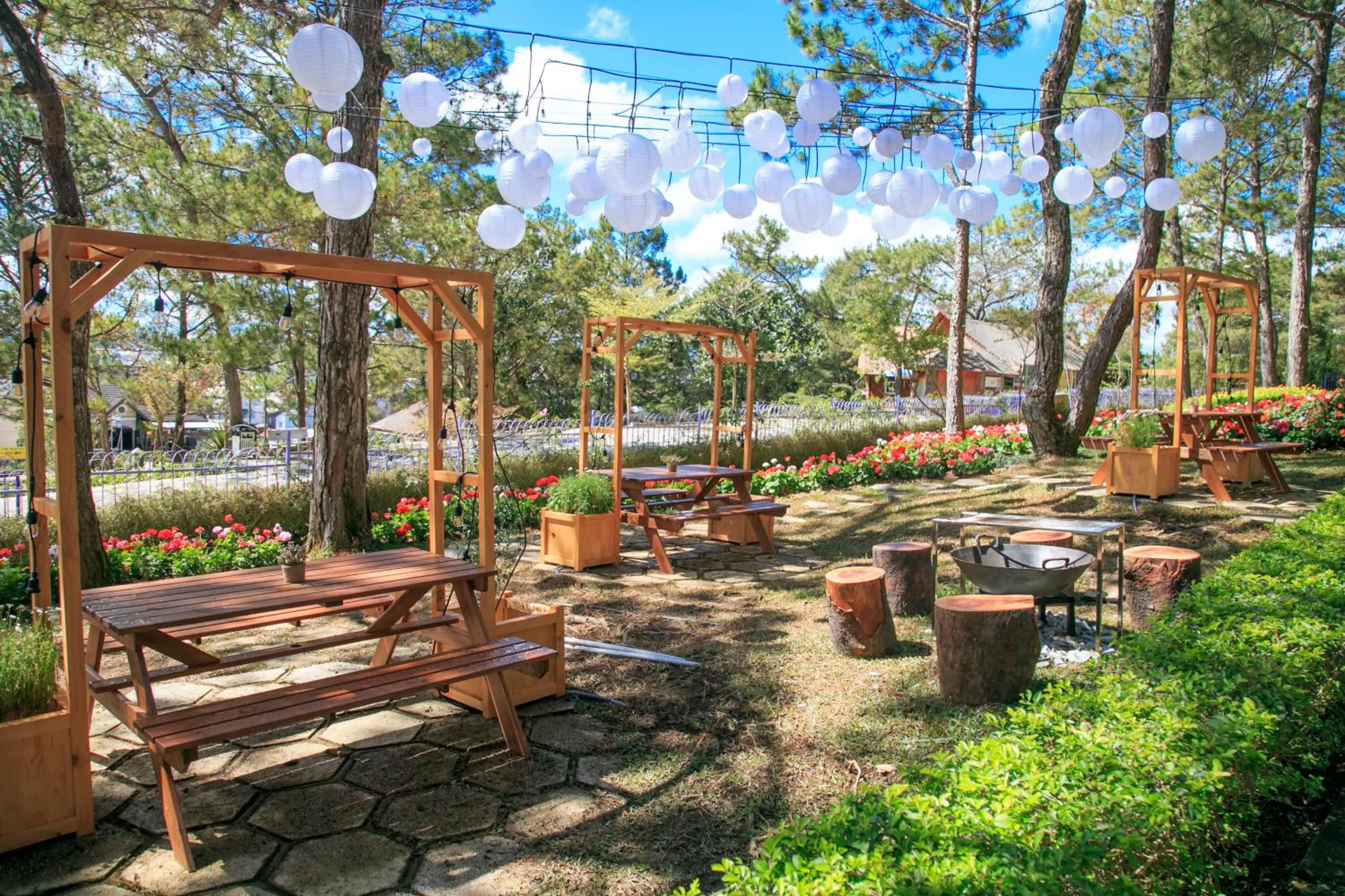 Restaurant/places to eat in TTC Dreamy Hill Resort - Unlimited Access to TTC World - Thung Lung Tinh Yeu