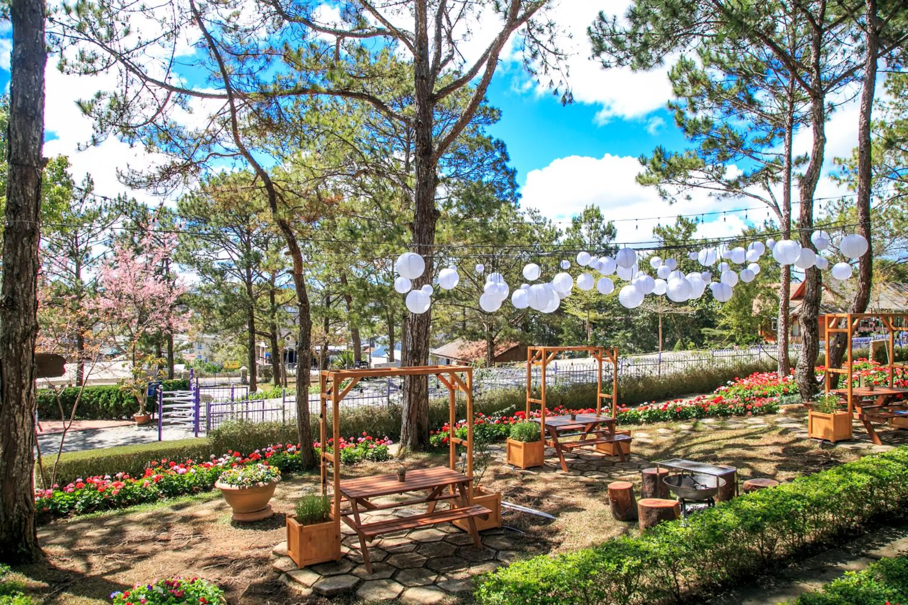 Restaurant/places to eat in TTC Dreamy Hill Resort - Unlimited Access to TTC World - Thung Lung Tinh Yeu