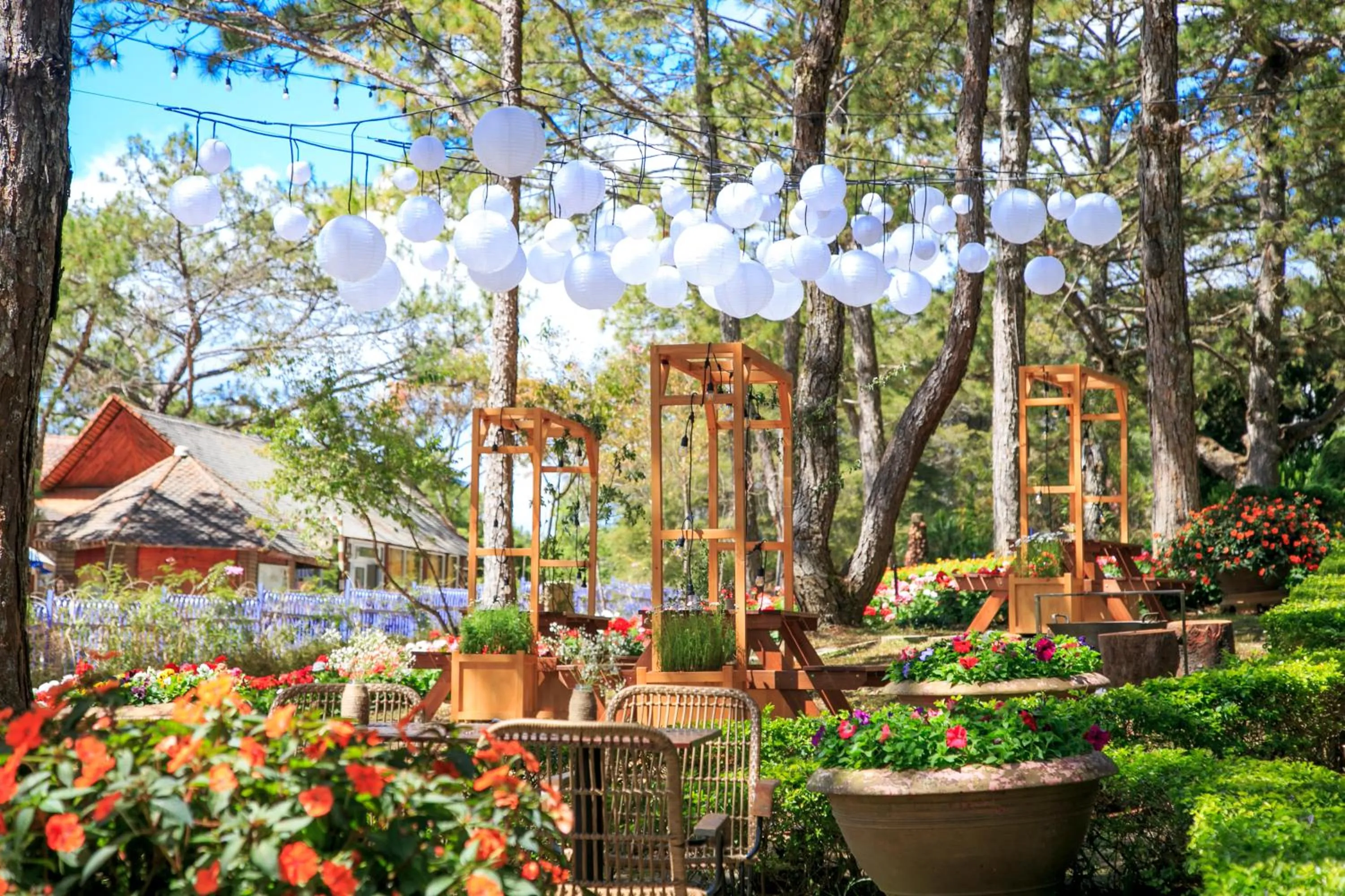 Restaurant/places to eat in TTC Dreamy Hill Resort - Unlimited Access to TTC World - Thung Lung Tinh Yeu