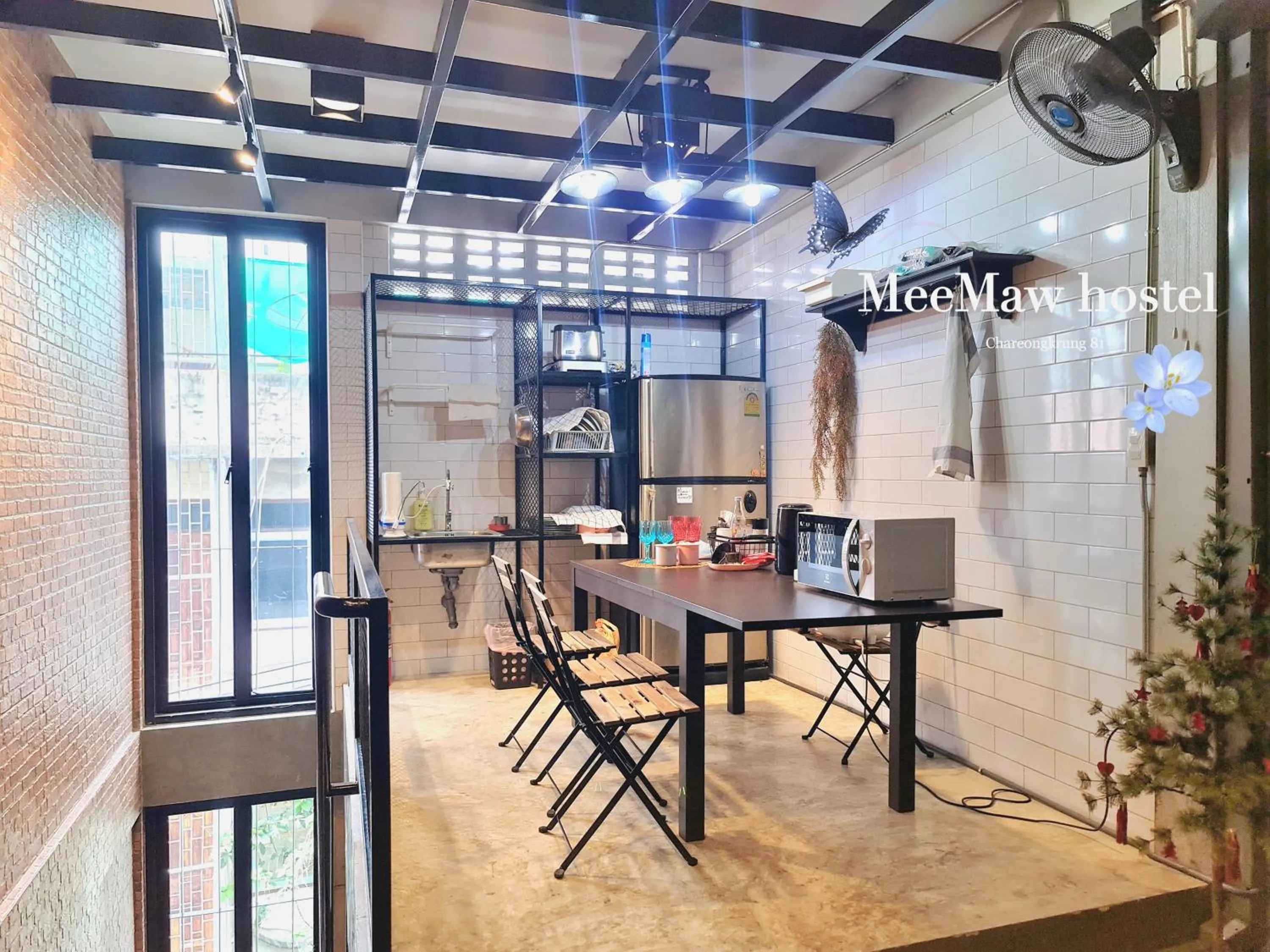 Kitchen or kitchenette in MEEMAW'S House Hostel