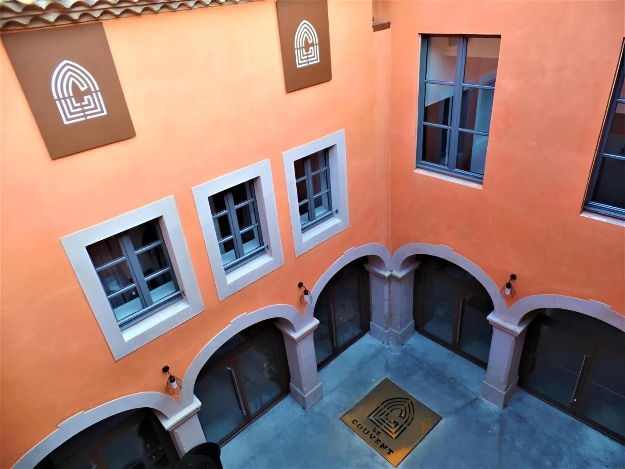 Patio in Le Couvent - Hostel