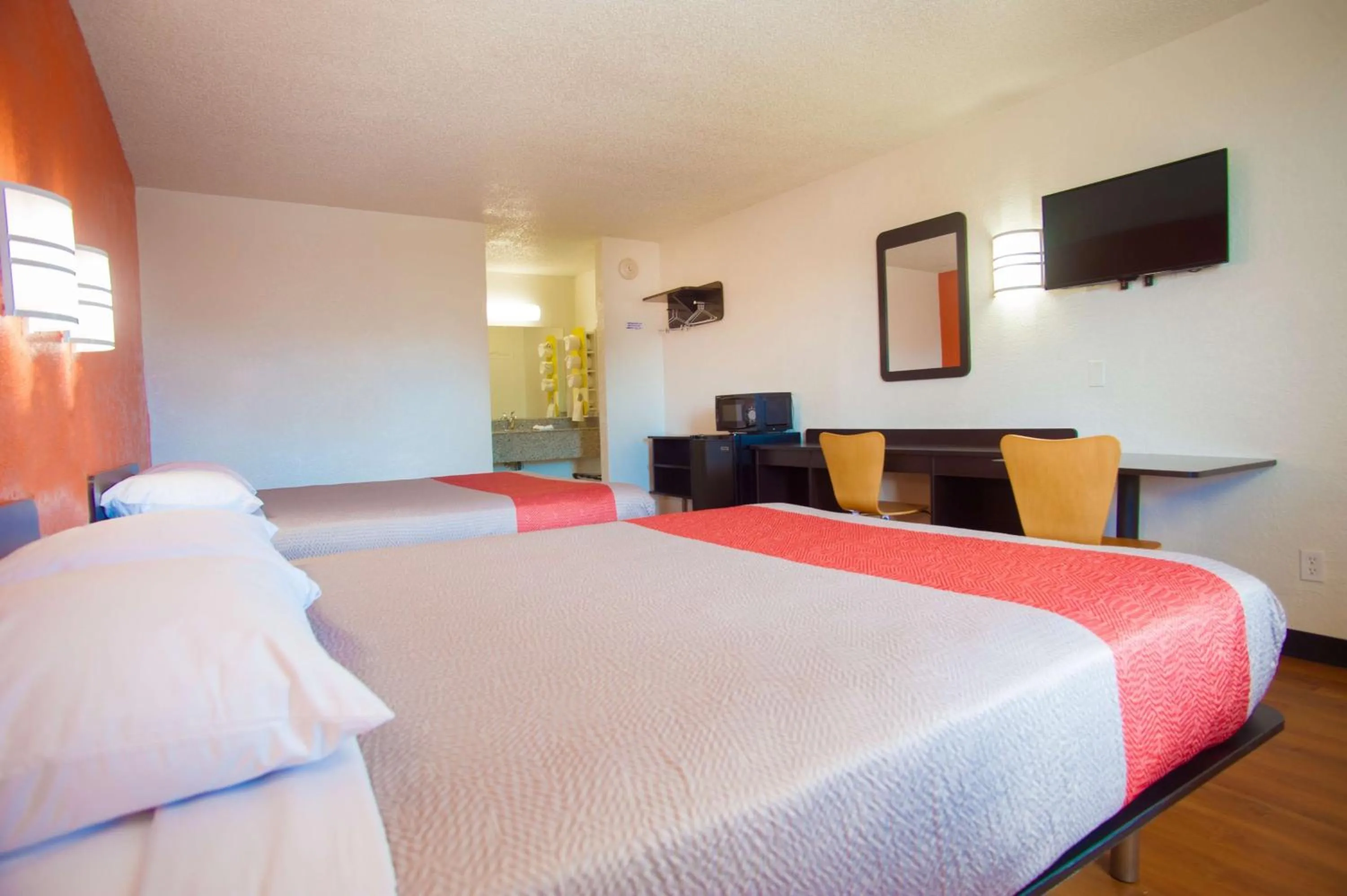 Bedroom, Bed in Motel 6-Corsicana, TX