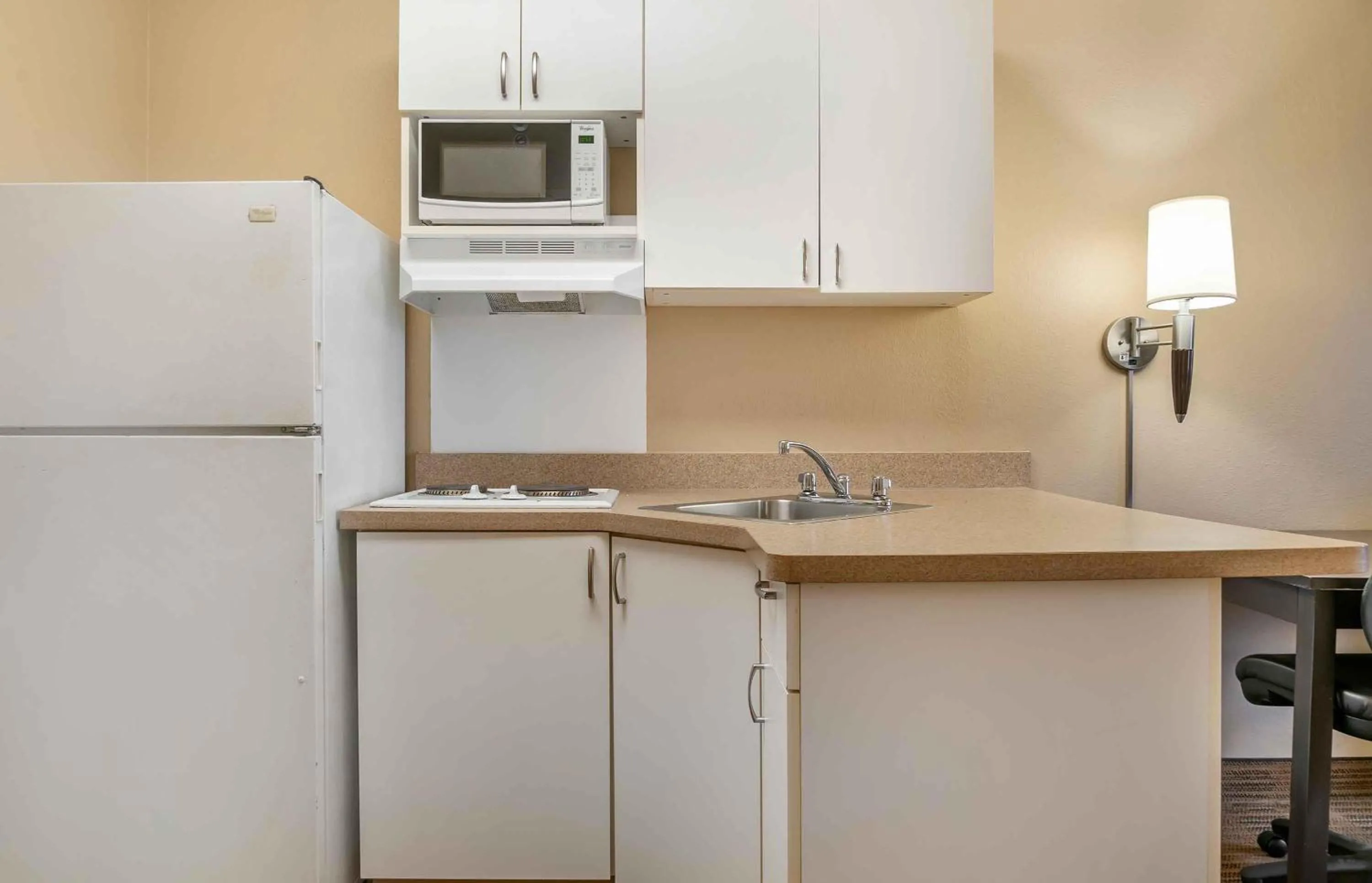 Kitchen or kitchenette in Extended Stay America Select Suites - Detroit - Roseville