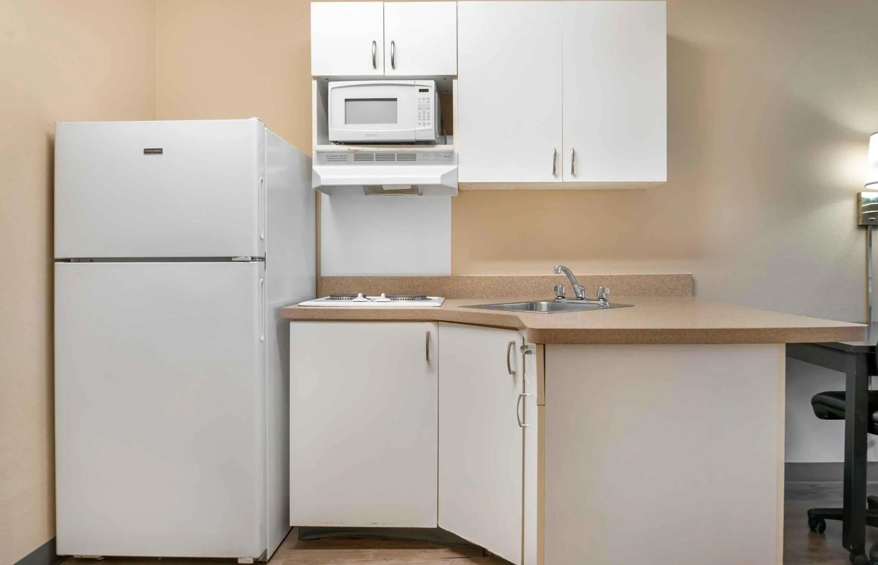 Kitchen or kitchenette in Extended Stay America Select Suites - Detroit - Roseville