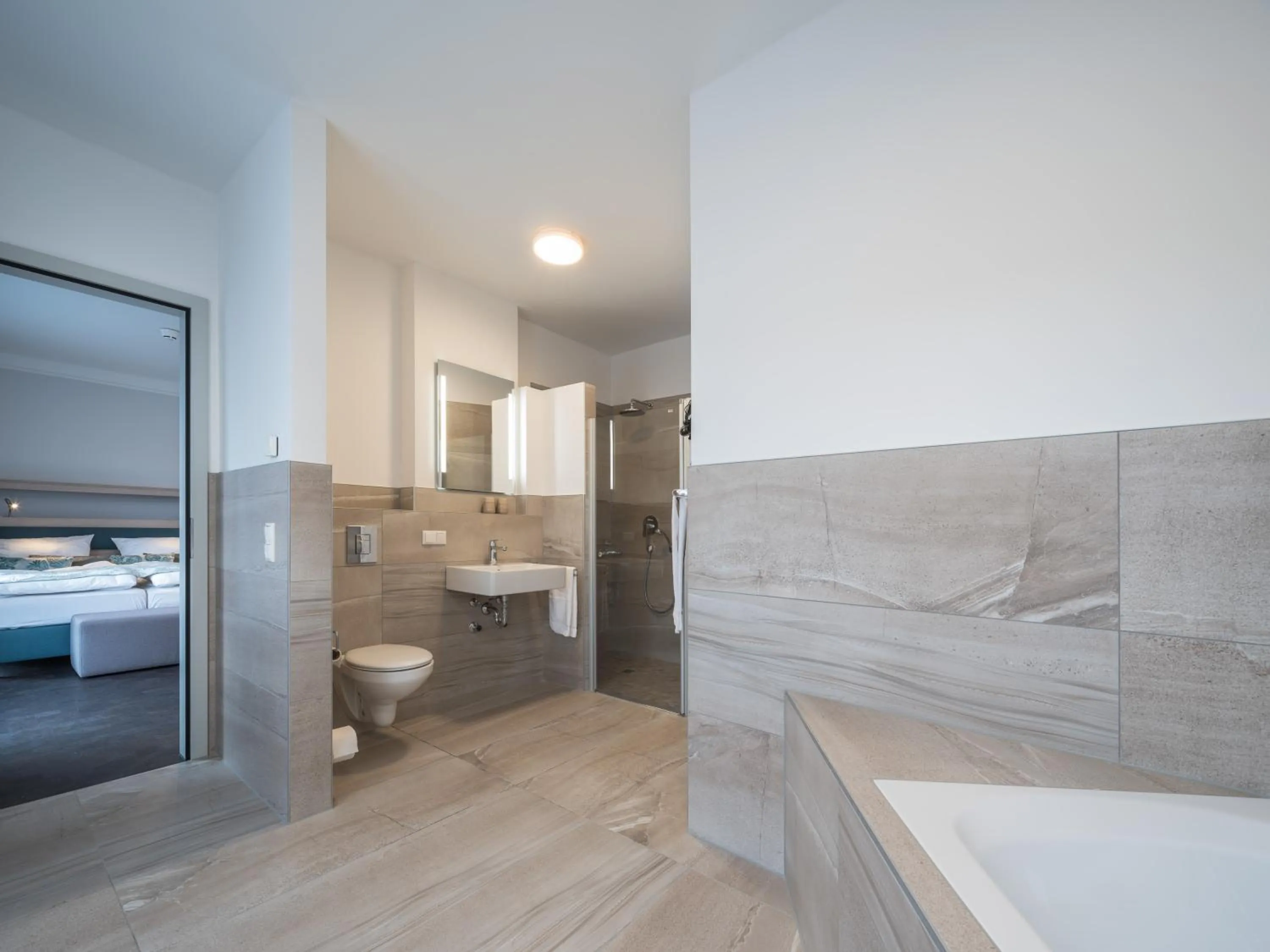 Bathroom, Bed in RS-HOTEL - smart & modern Hotel Apartments