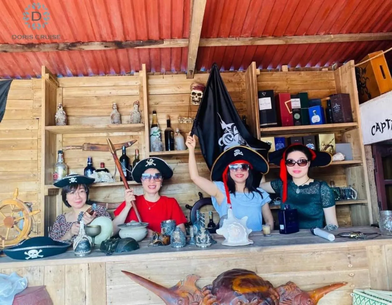 group of guests in Doris Cruise by HAG